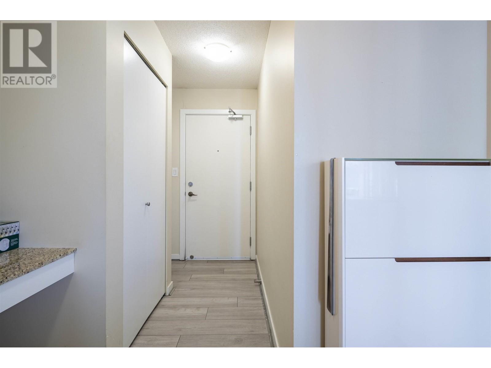 Listing Picture 17 of 35 : 2502 9888 CAMERON STREET, Burnaby / 本拿比 - 魯藝地產 Yvonne Lu Group - MLS Medallion Club Member