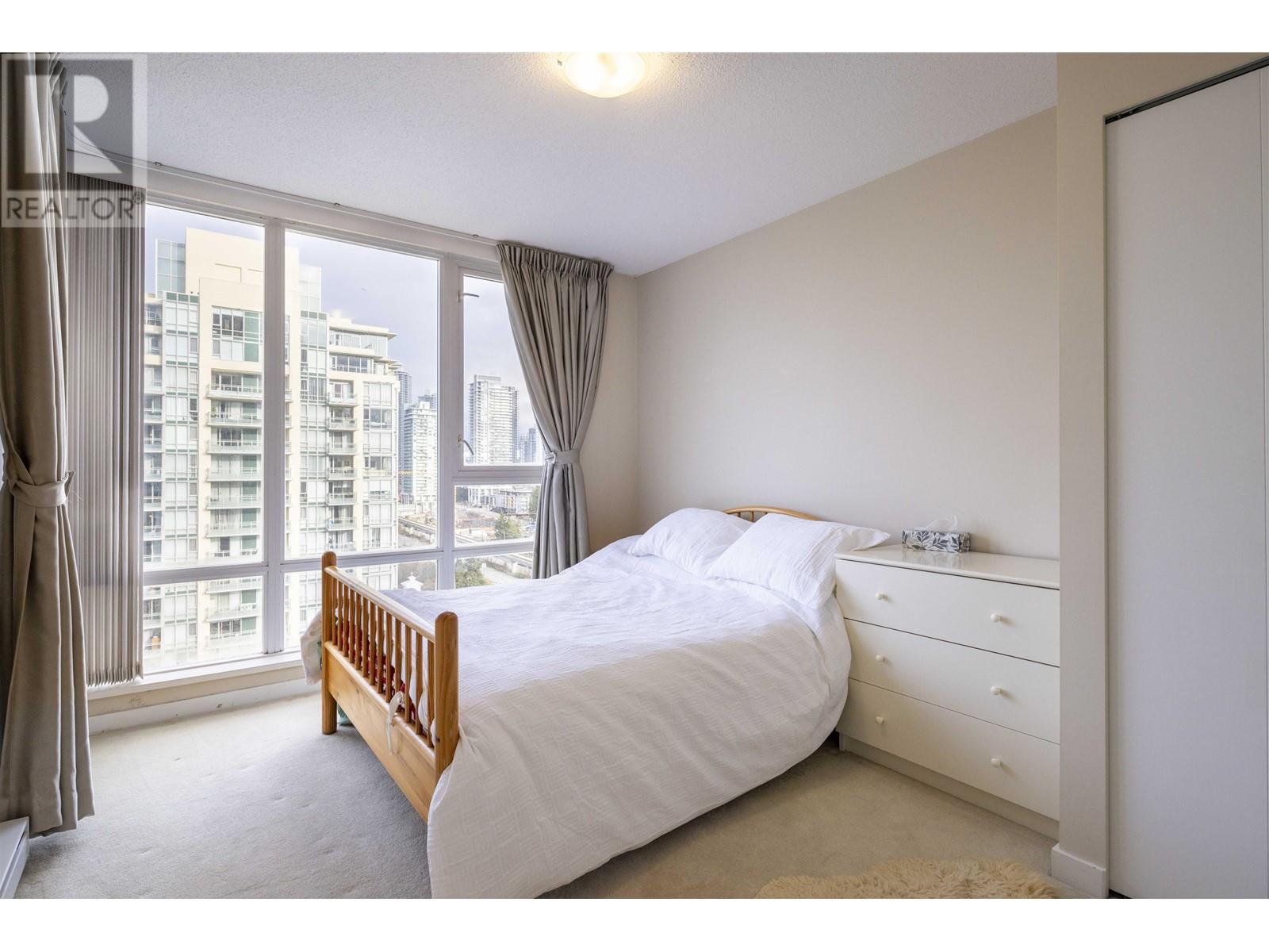 Listing Picture 22 of 35 : 2502 9888 CAMERON STREET, Burnaby / 本拿比 - 魯藝地產 Yvonne Lu Group - MLS Medallion Club Member