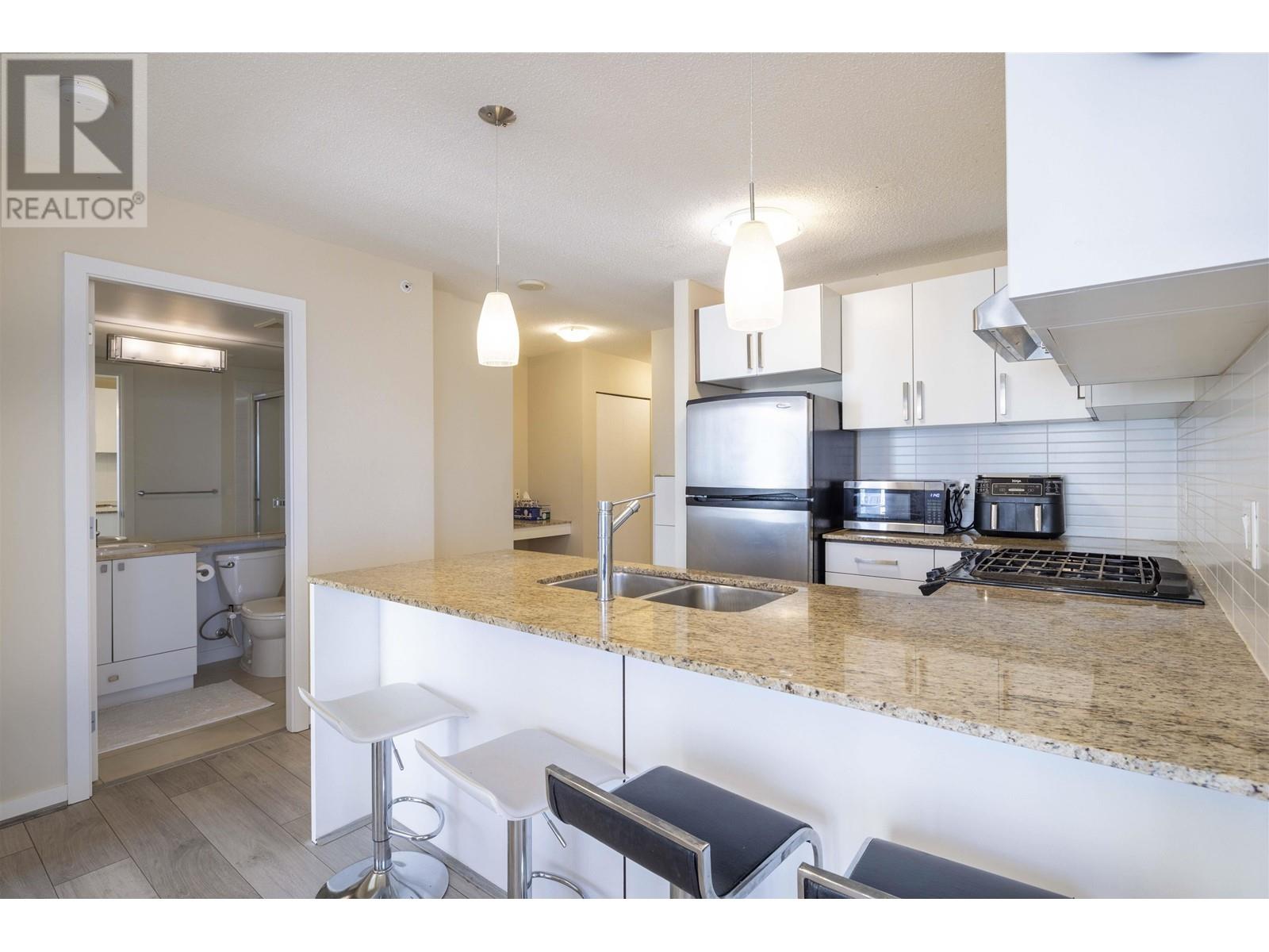 Listing Picture 8 of 35 : 2502 9888 CAMERON STREET, Burnaby / 本拿比 - 魯藝地產 Yvonne Lu Group - MLS Medallion Club Member