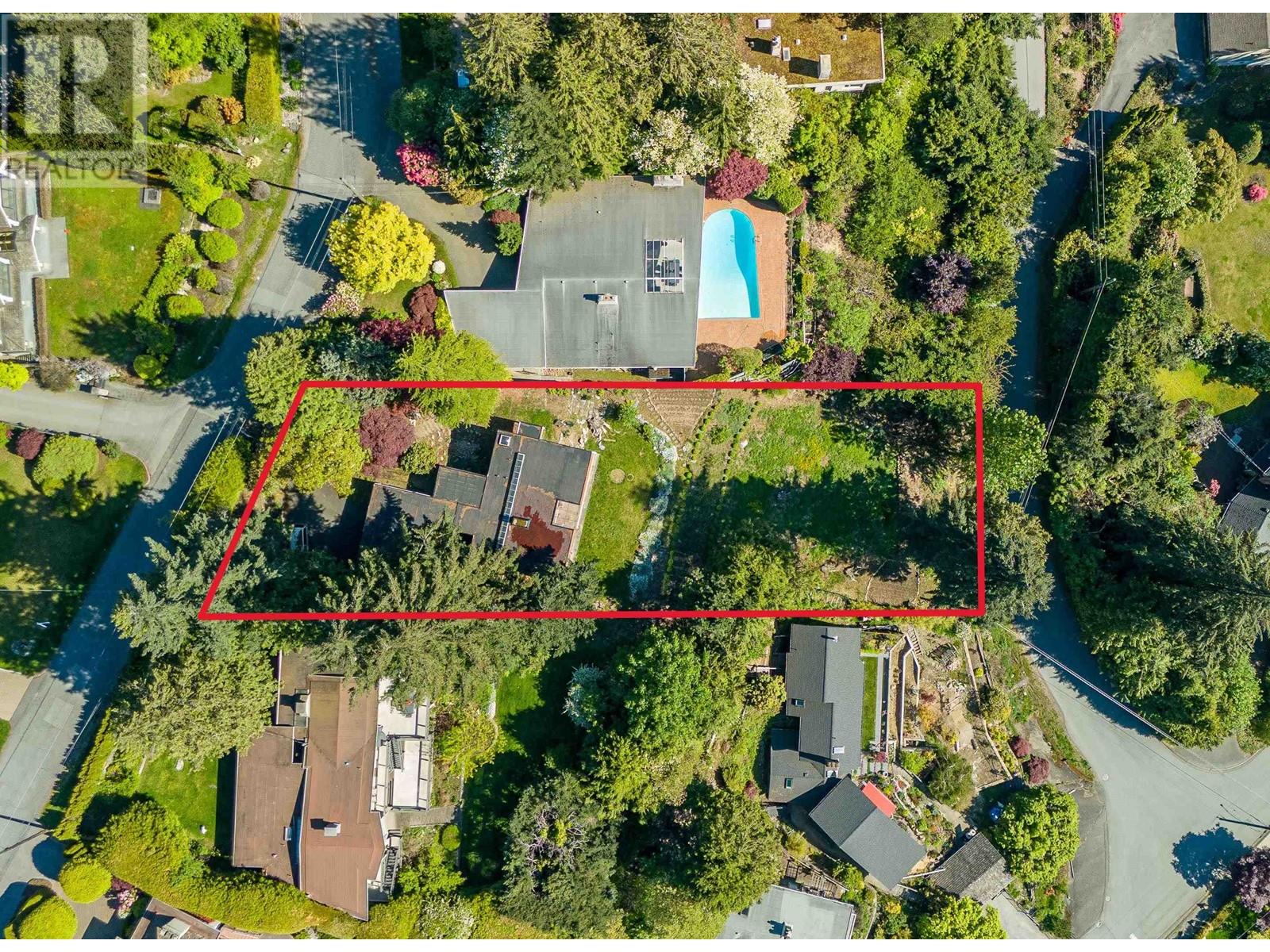 Property at 2664 ROSEBERY AVENUE image 2