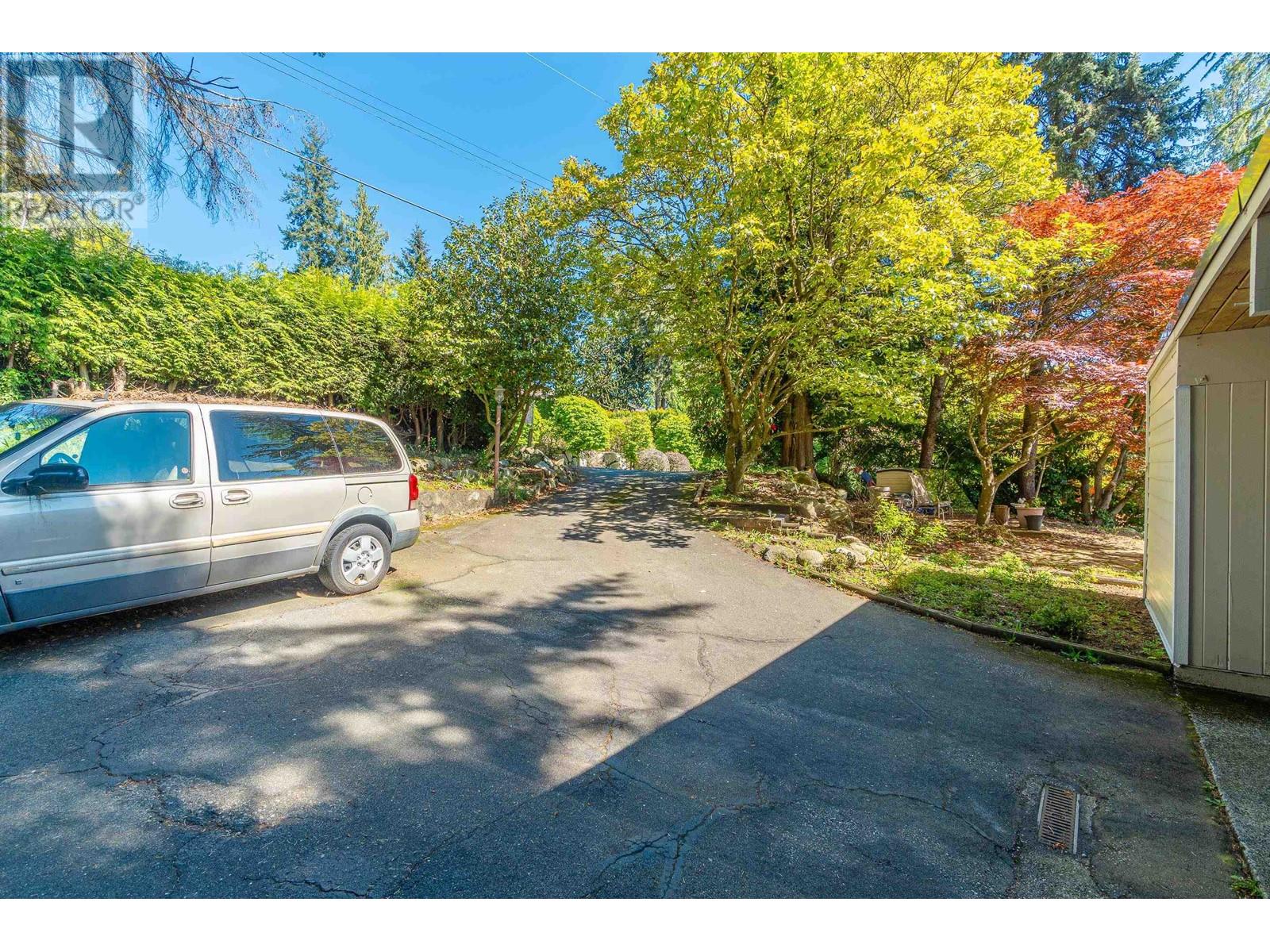 Property at 2664 ROSEBERY AVENUE image 4