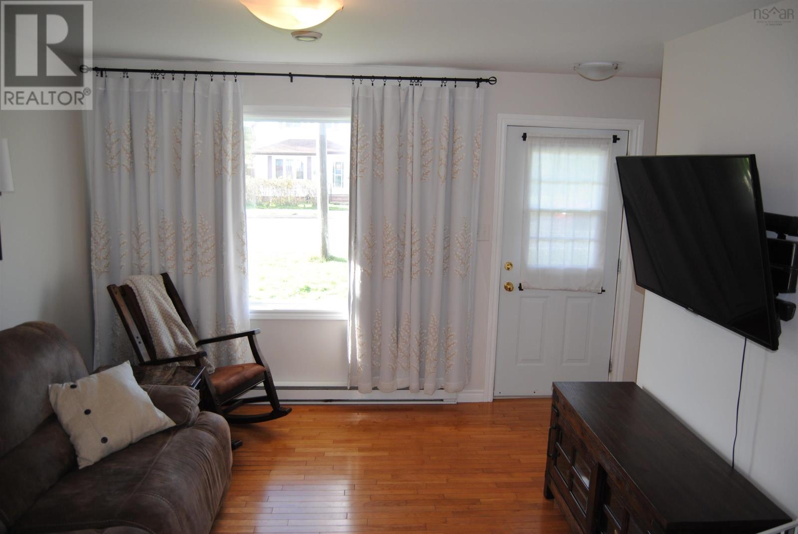 219 Brookside Street, Glace Bay, Nova Scotia  B1A 1L7 - Photo 10 - 202500965