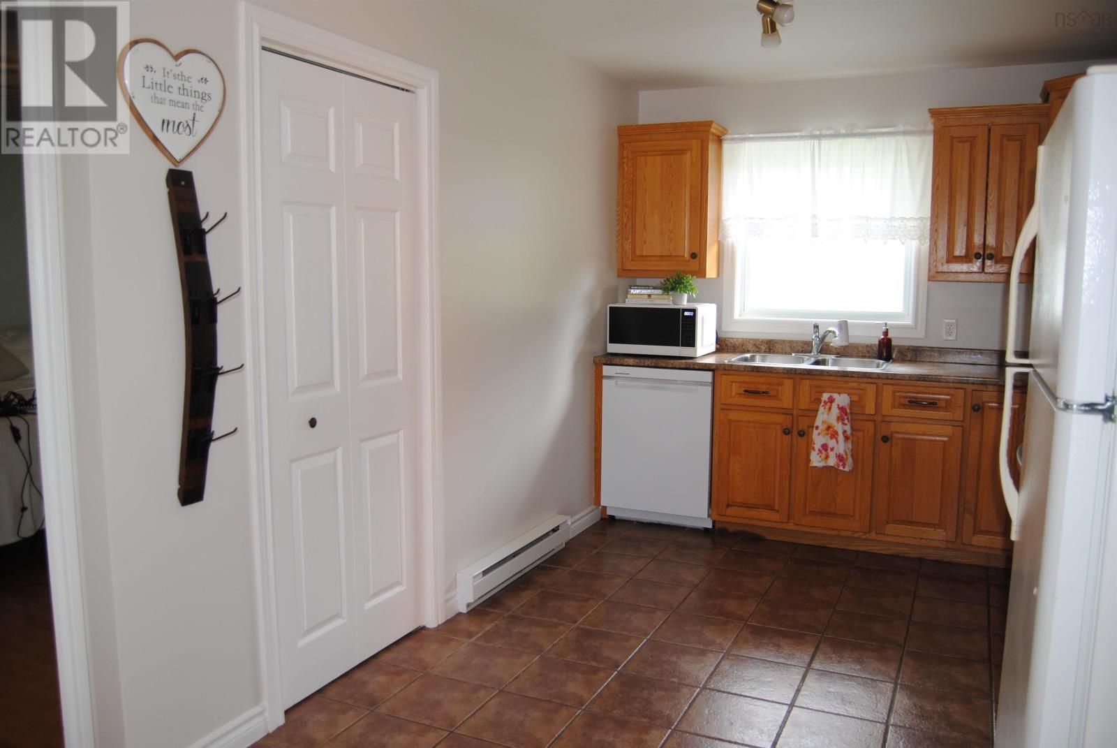 219 Brookside Street, Glace Bay, Nova Scotia  B1A 1L7 - Photo 11 - 202500965