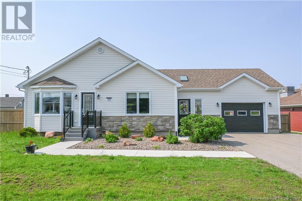 259 Rue Savard Street, Caraquet, New Brunswick  E1W 1A4 - Photo 1 - NB111293