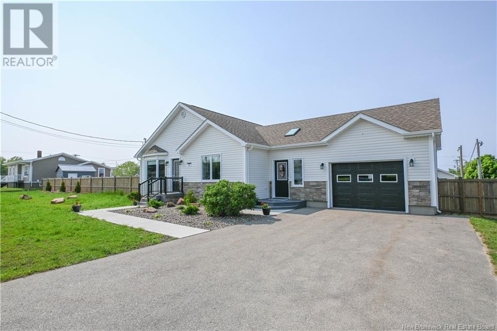 259 Rue Savard Street, Caraquet, New Brunswick  E1W 1A4 - Photo 2 - NB111293