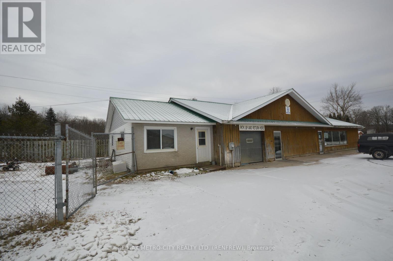 997 GILLAN ROAD, Renfrew, Ontario