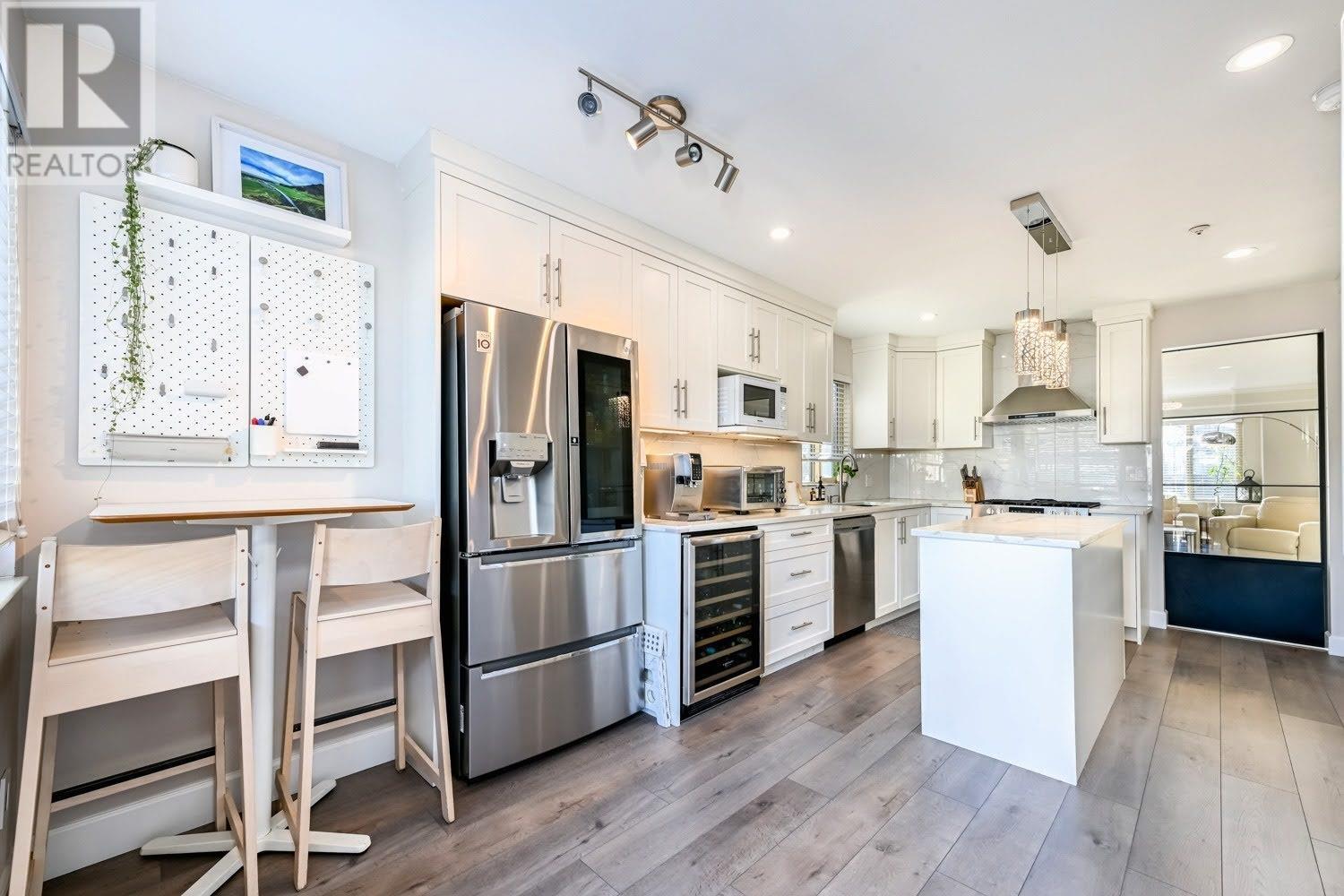 Listing Picture 11 of 30 : 795 E 52ND AVENUE, Vancouver / 溫哥華 - 魯藝地產 Yvonne Lu Group - MLS Medallion Club Member