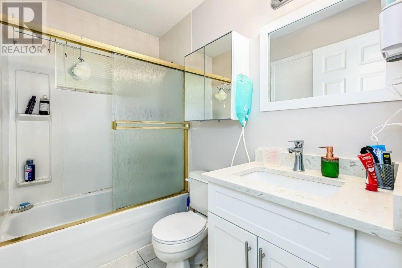 Listing Picture 23 of 30 : 795 E 52ND AVENUE, Vancouver / 溫哥華 - 魯藝地產 Yvonne Lu Group - MLS Medallion Club Member