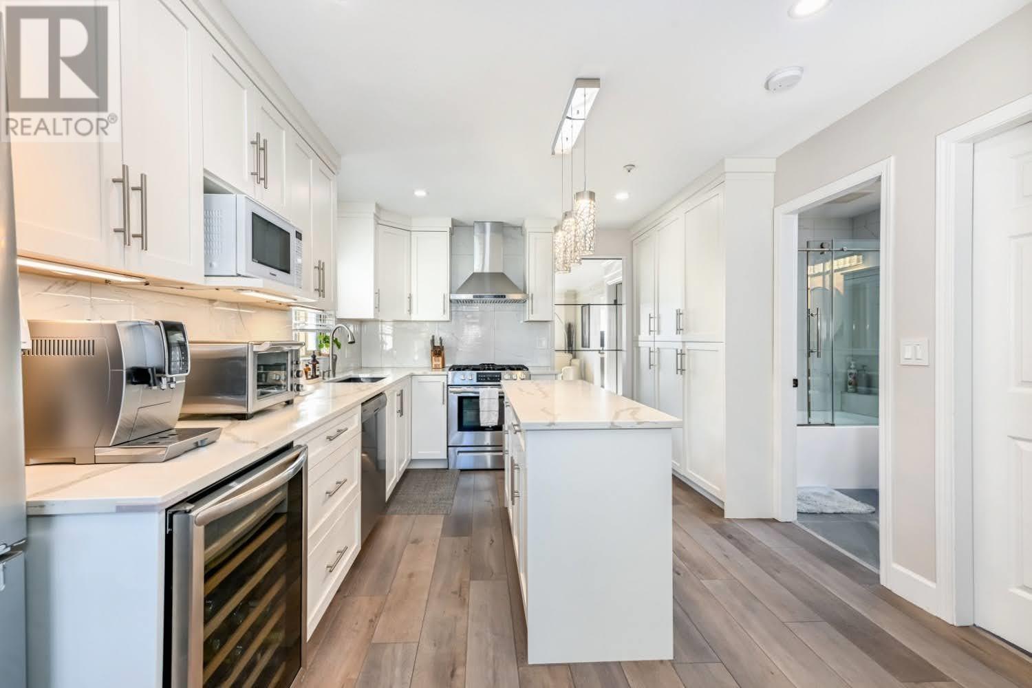 Listing Picture 10 of 30 : 795 E 52ND AVENUE, Vancouver / 溫哥華 - 魯藝地產 Yvonne Lu Group - MLS Medallion Club Member