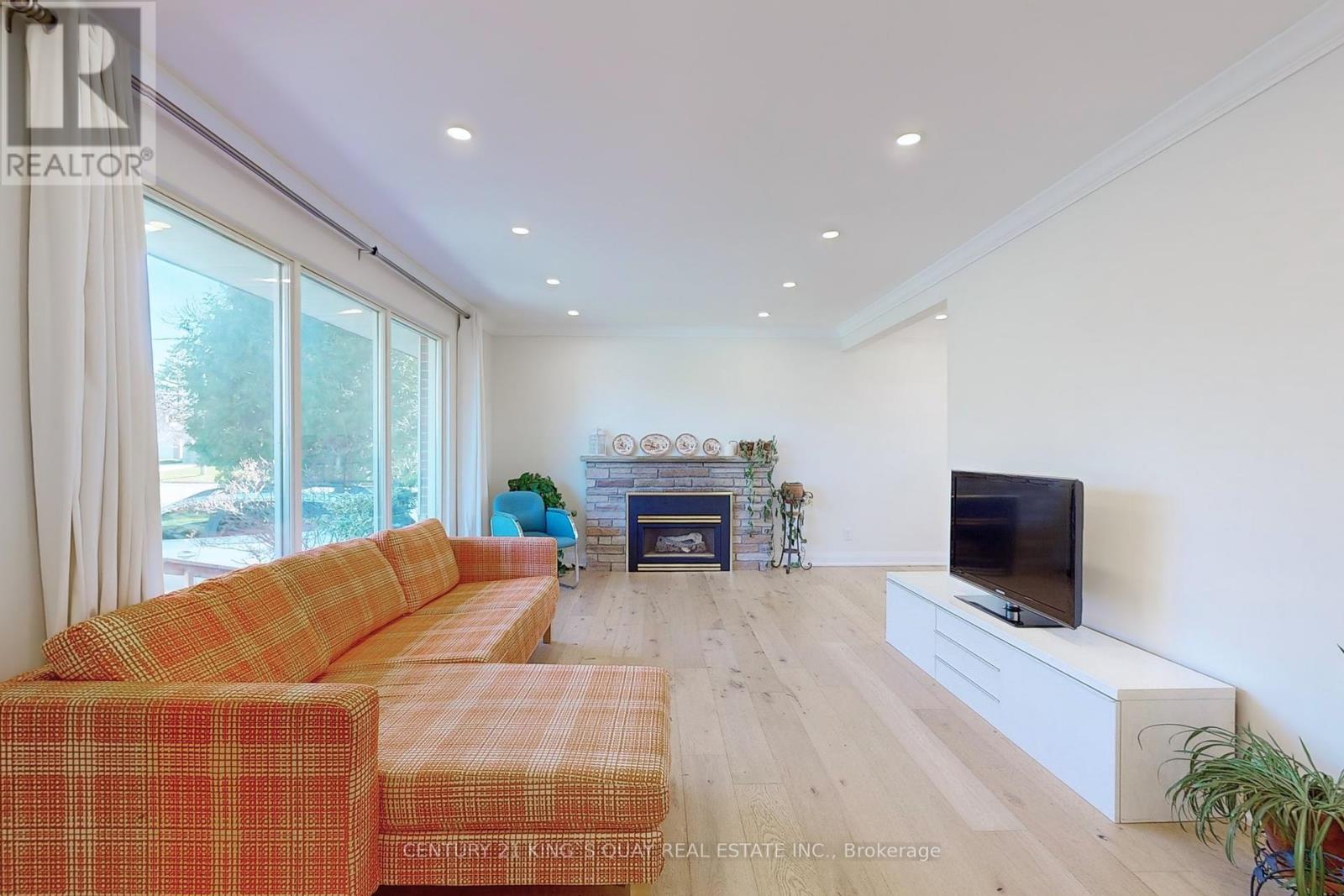 Property at 4 HONEYBOURNE CRESCENT image 5