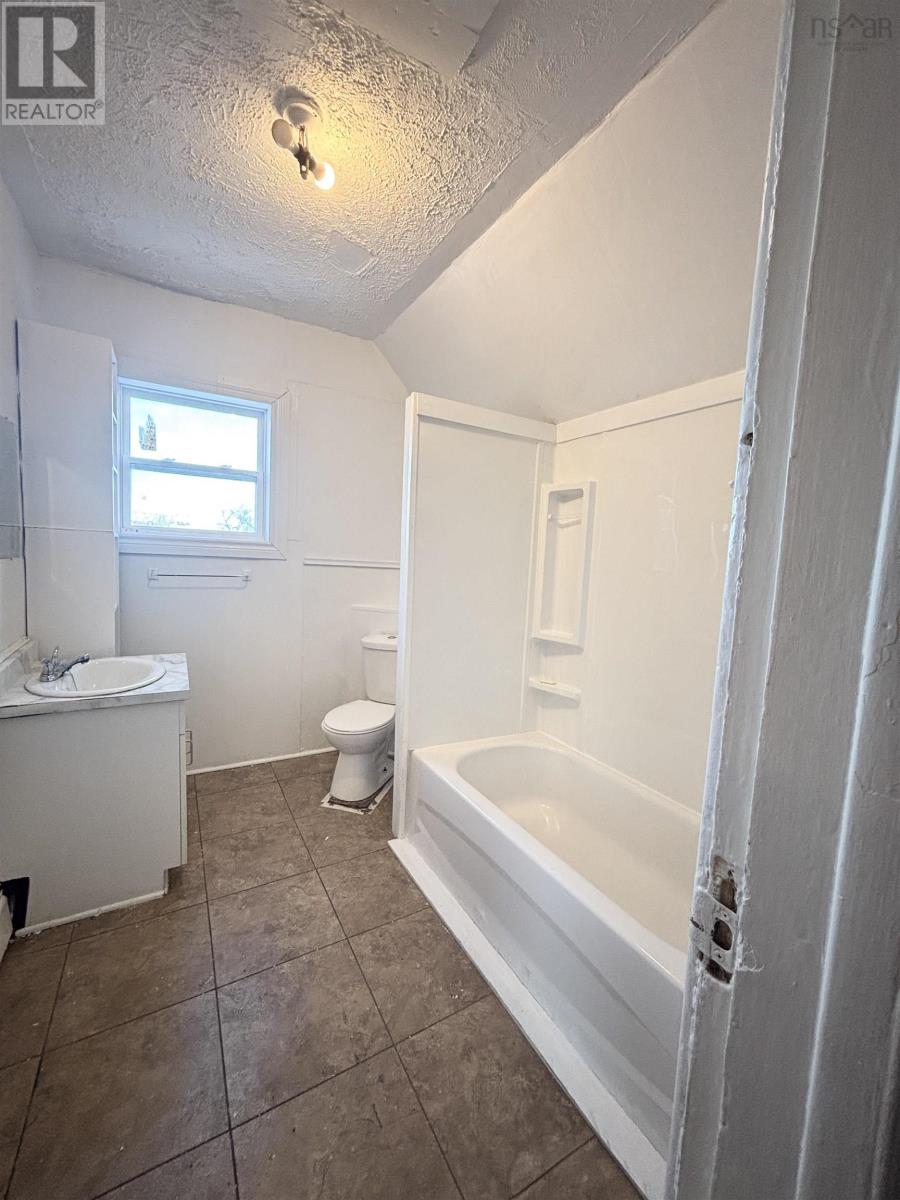 7 May Street, Glace Bay, Nova Scotia  B1A 3G6 - Photo 10 - 202501018