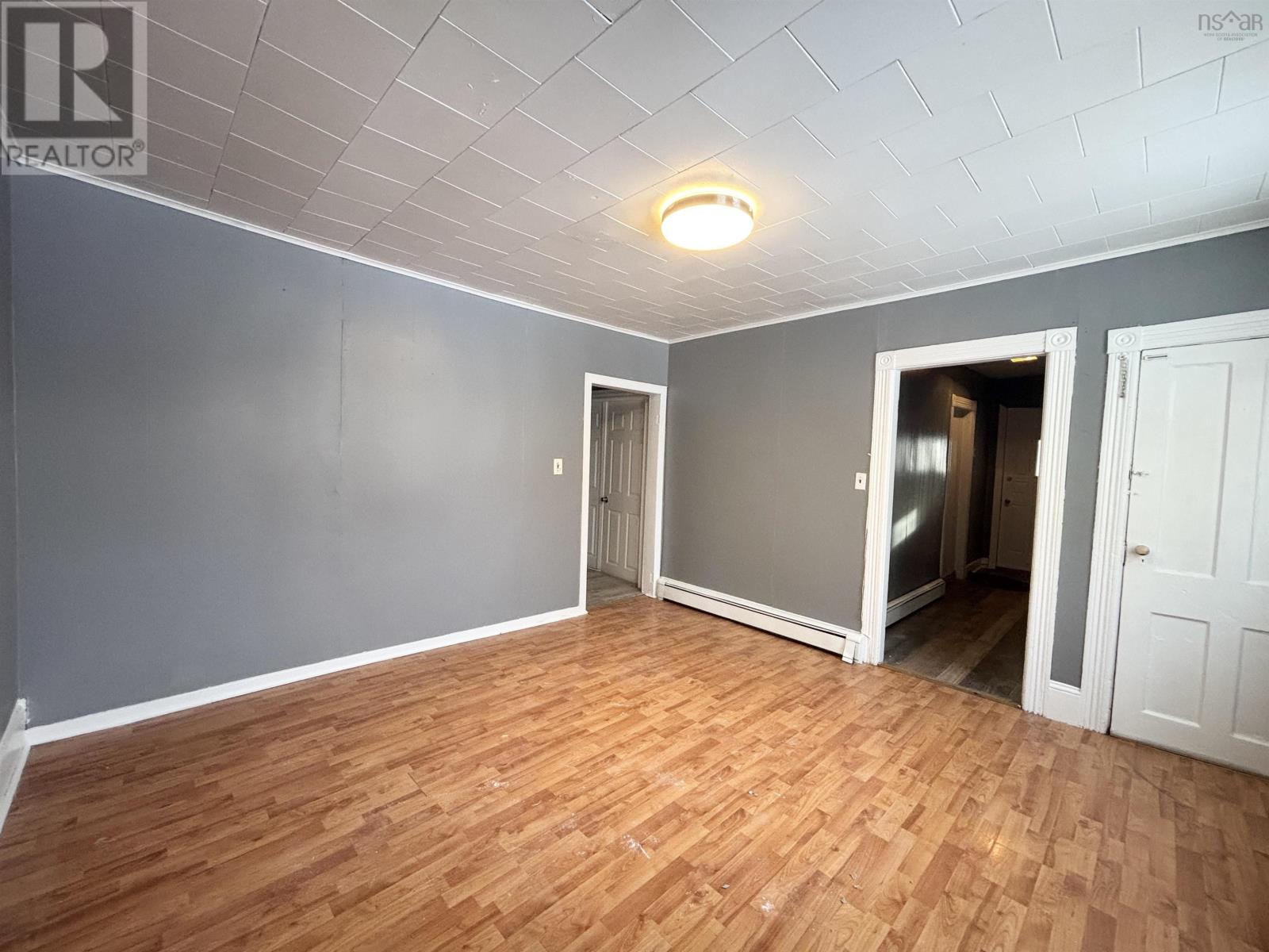 7 May Street, Glace Bay, Nova Scotia  B1A 3G6 - Photo 3 - 202501018