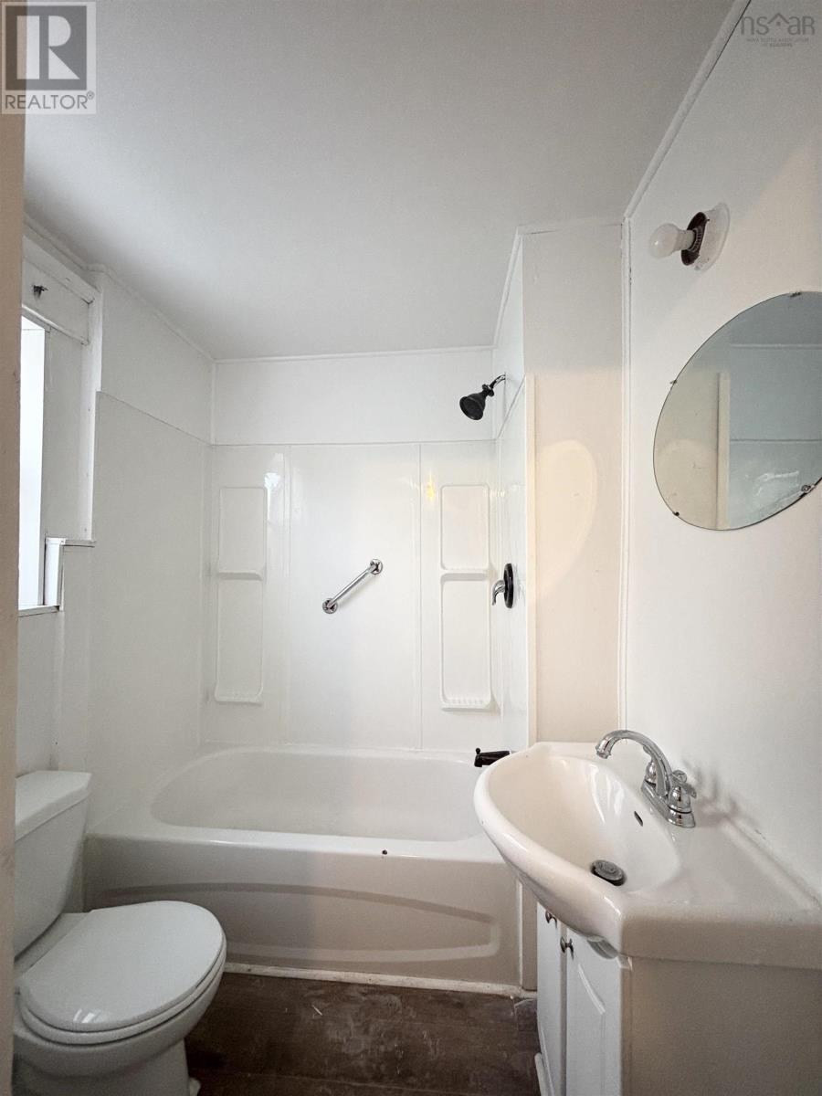 7 May Street, Glace Bay, Nova Scotia  B1A 3G6 - Photo 6 - 202501018