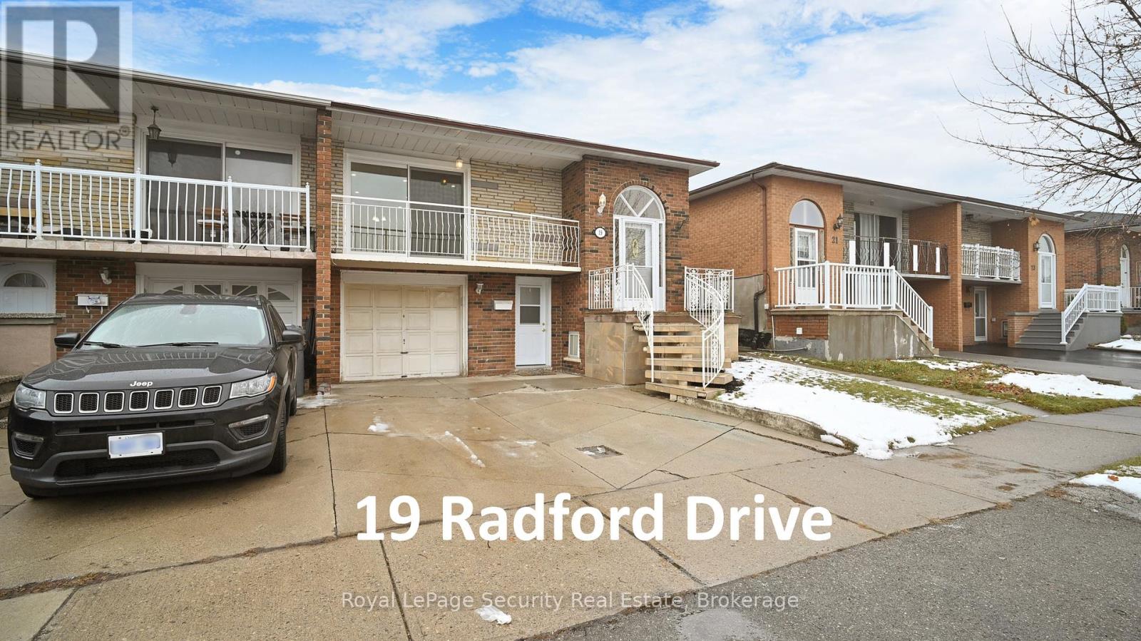 19 Radford Drive, Brampton, Ontario  L6V 2Y8 - Photo 2 - W11926723