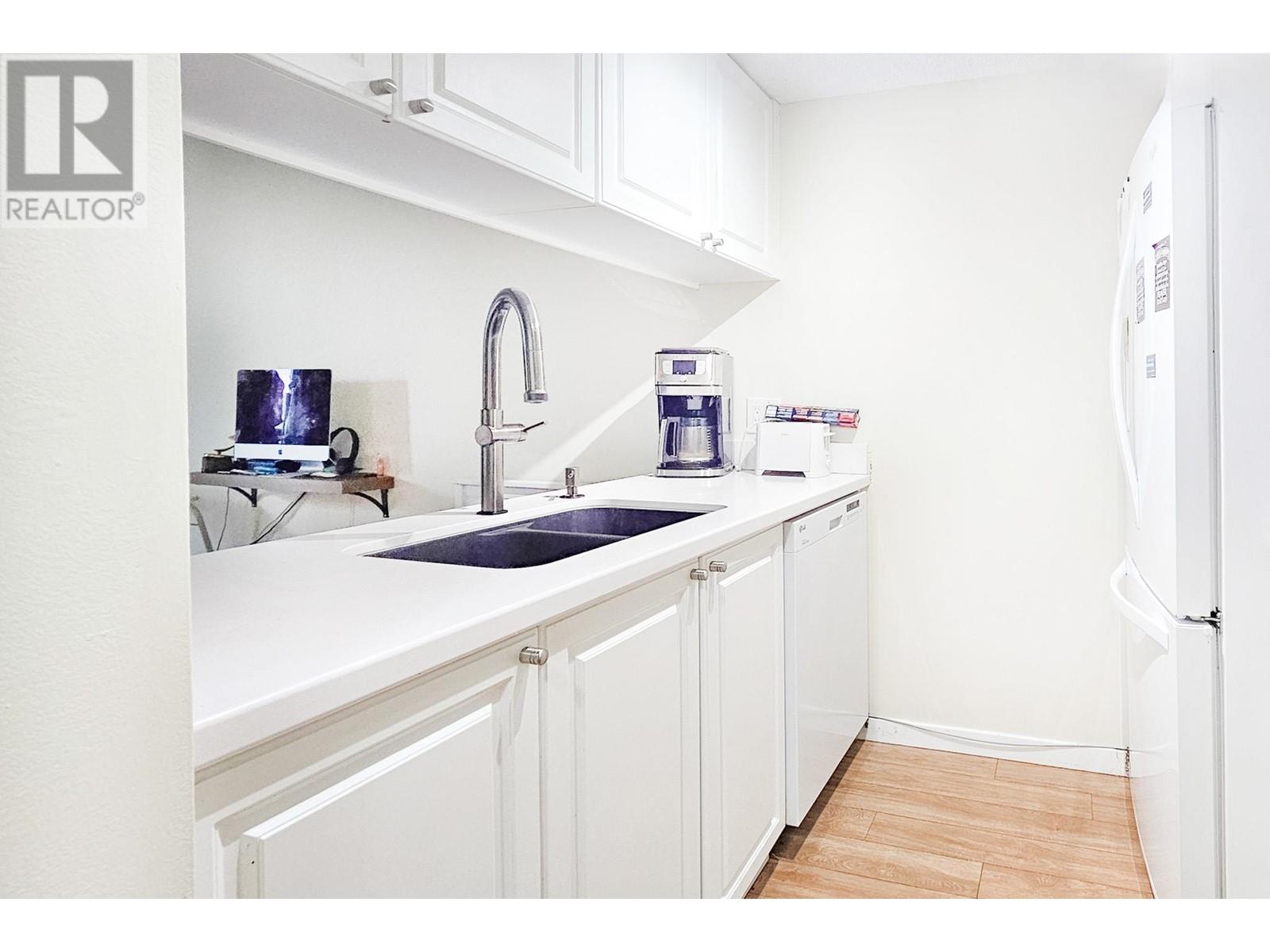 Listing Picture 9 of 17 : 1506 1188 HOWE STREET, Vancouver / 溫哥華 - 魯藝地產 Yvonne Lu Group - MLS Medallion Club Member