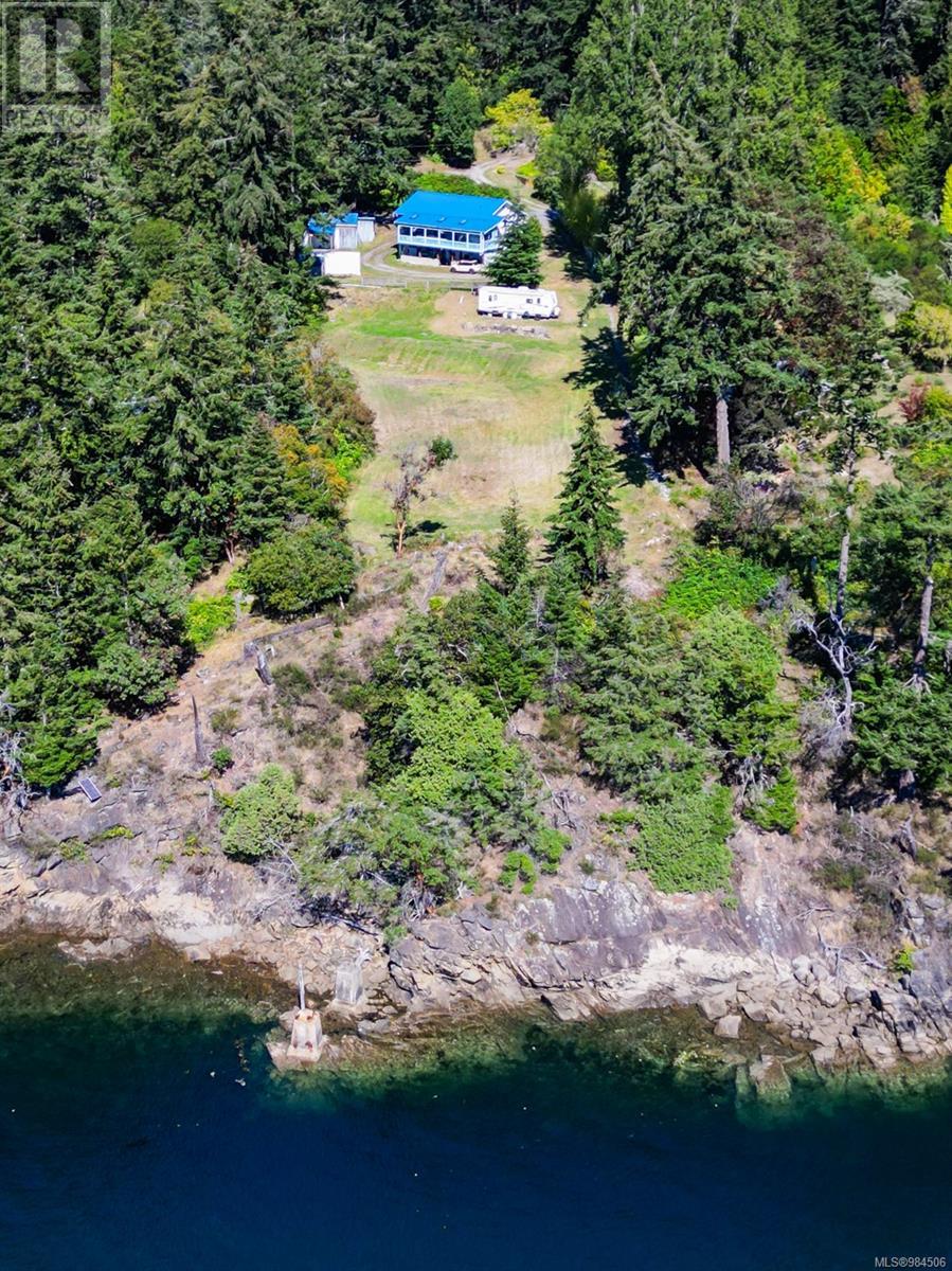 Property at 1325 Mackinnon Rd image 4