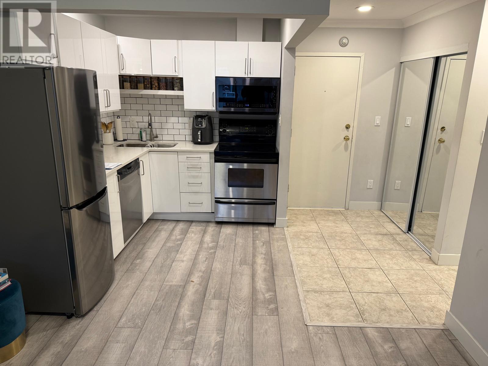 Property at 407 2119 BELLEVUE AVENUE image 3
