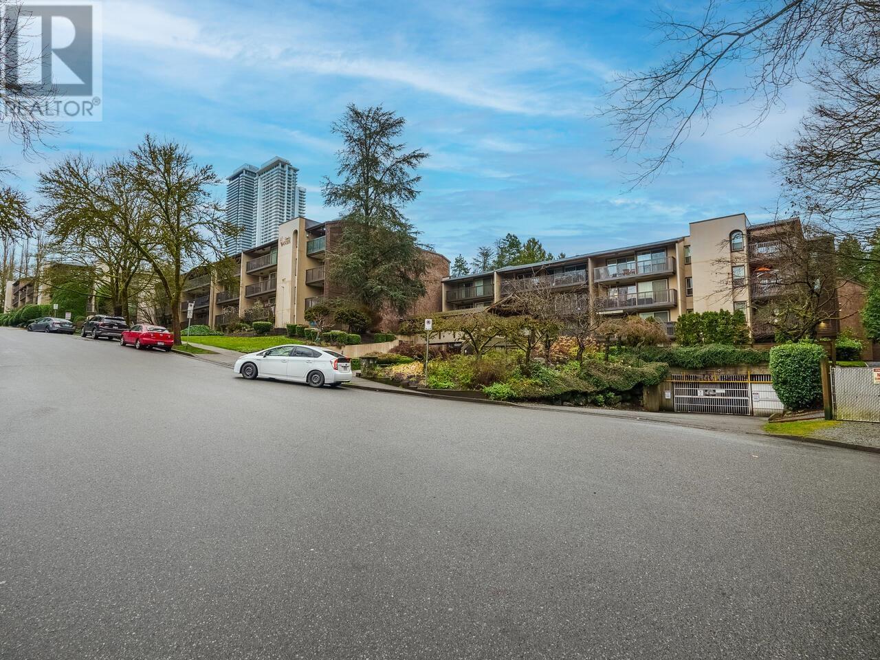 Listing Picture 17 of 18 : 412 9857 MANCHESTER DRIVE, Burnaby / 本拿比 - 魯藝地產 Yvonne Lu Group - MLS Medallion Club Member