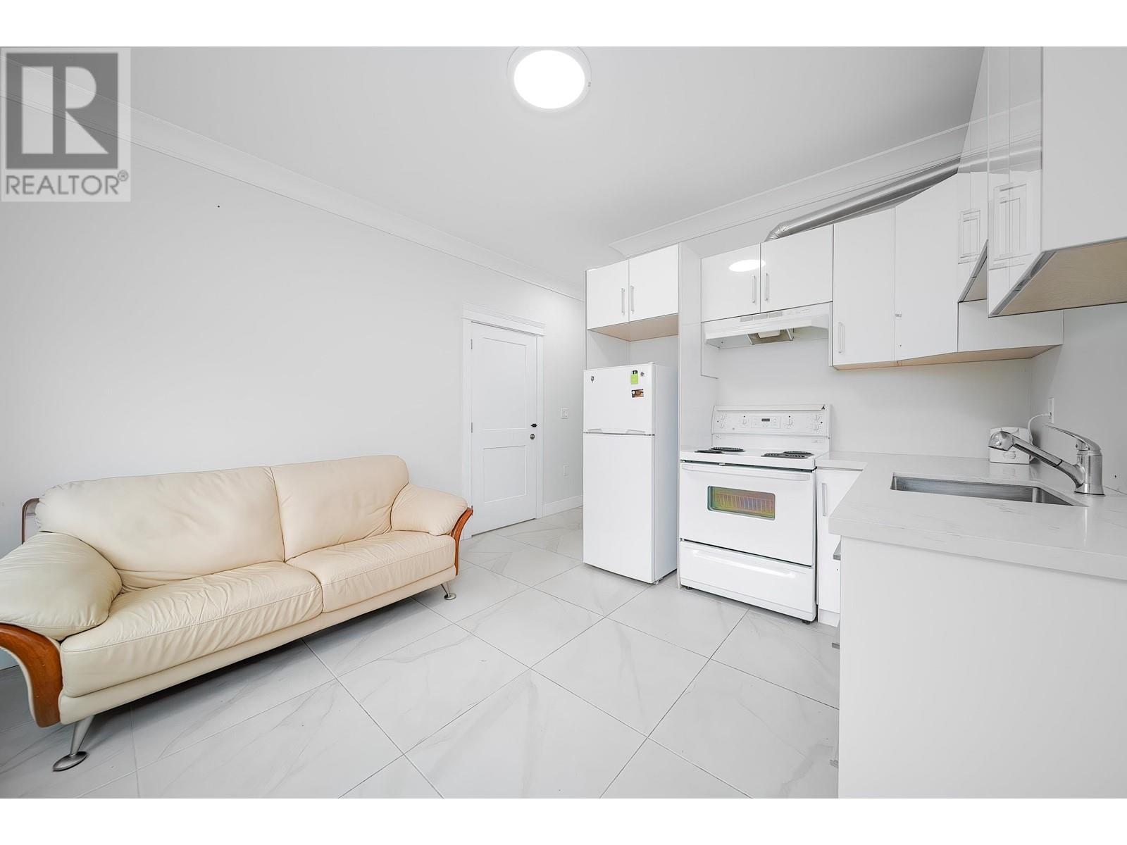 Listing Picture 16 of 23 : 5182 LORRAINE AVENUE, Burnaby / 本拿比 - 魯藝地產 Yvonne Lu Group - MLS Medallion Club Member