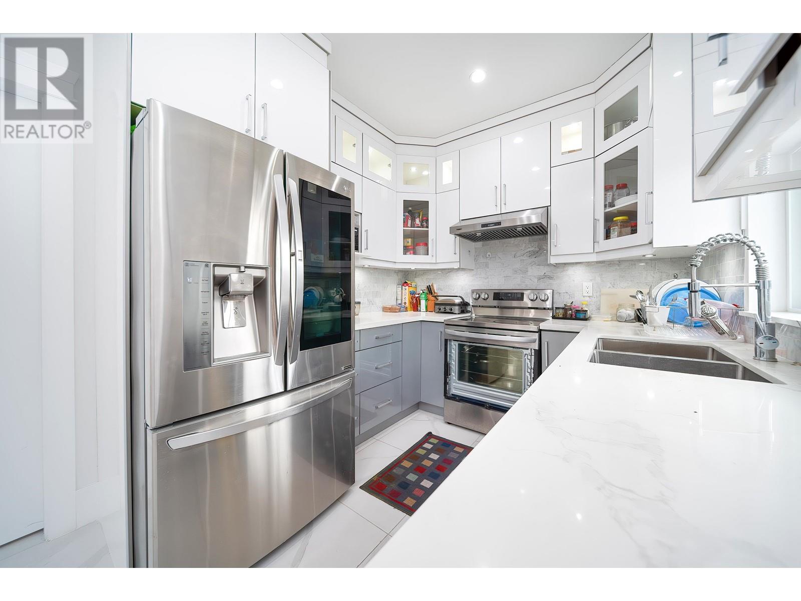 Listing Picture 10 of 23 : 5182 LORRAINE AVENUE, Burnaby / 本拿比 - 魯藝地產 Yvonne Lu Group - MLS Medallion Club Member