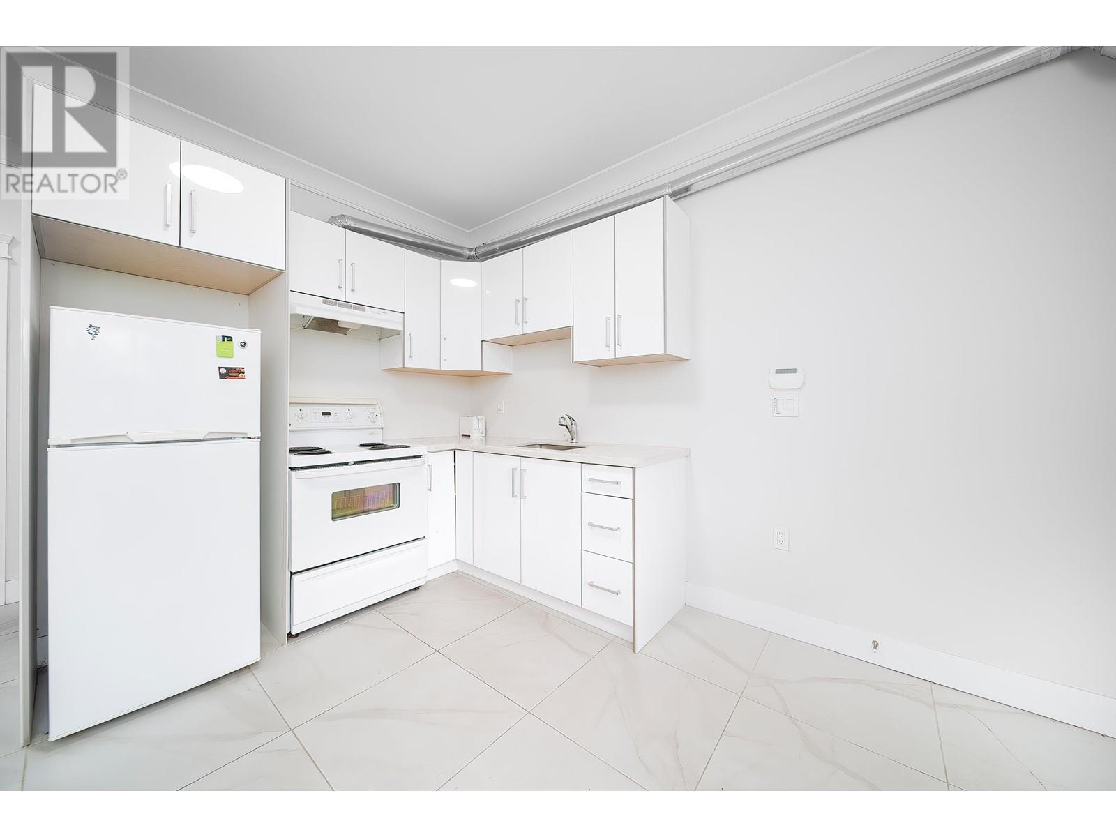 Listing Picture 15 of 23 : 5182 LORRAINE AVENUE, Burnaby / 本拿比 - 魯藝地產 Yvonne Lu Group - MLS Medallion Club Member