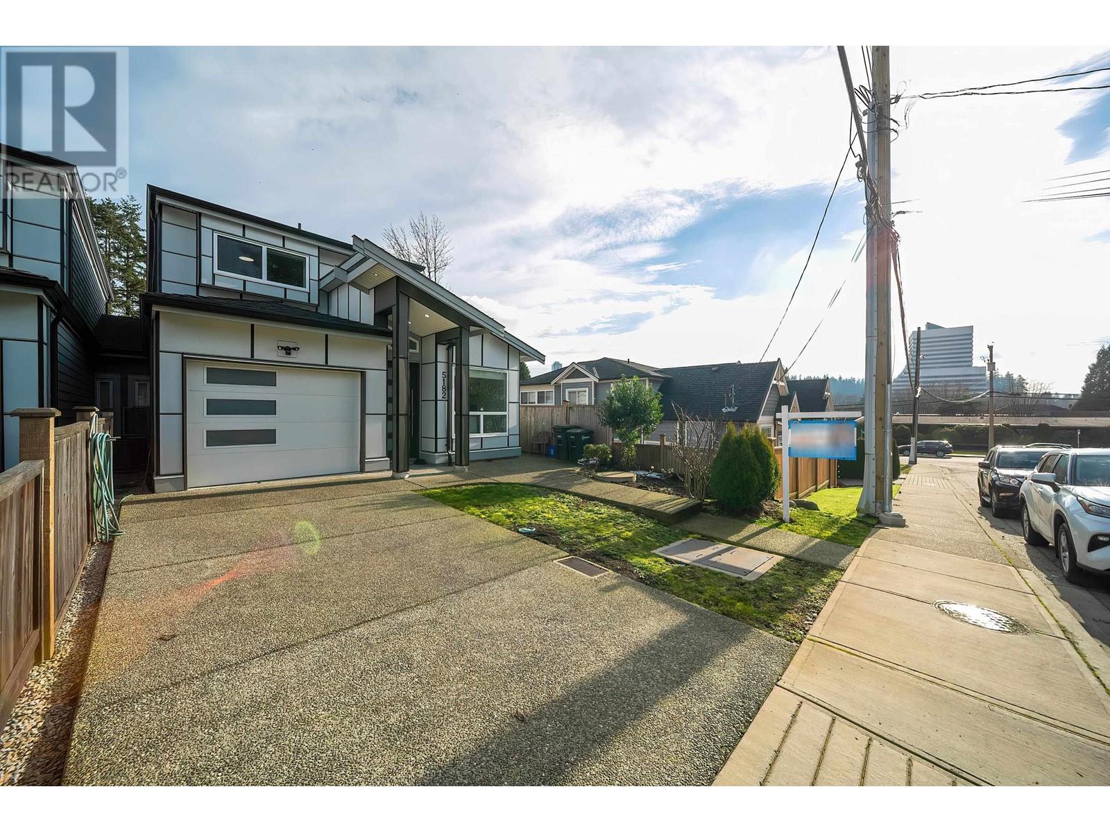 Listing Picture 3 of 23 : 5182 LORRAINE AVENUE, Burnaby / 本拿比 - 魯藝地產 Yvonne Lu Group - MLS Medallion Club Member