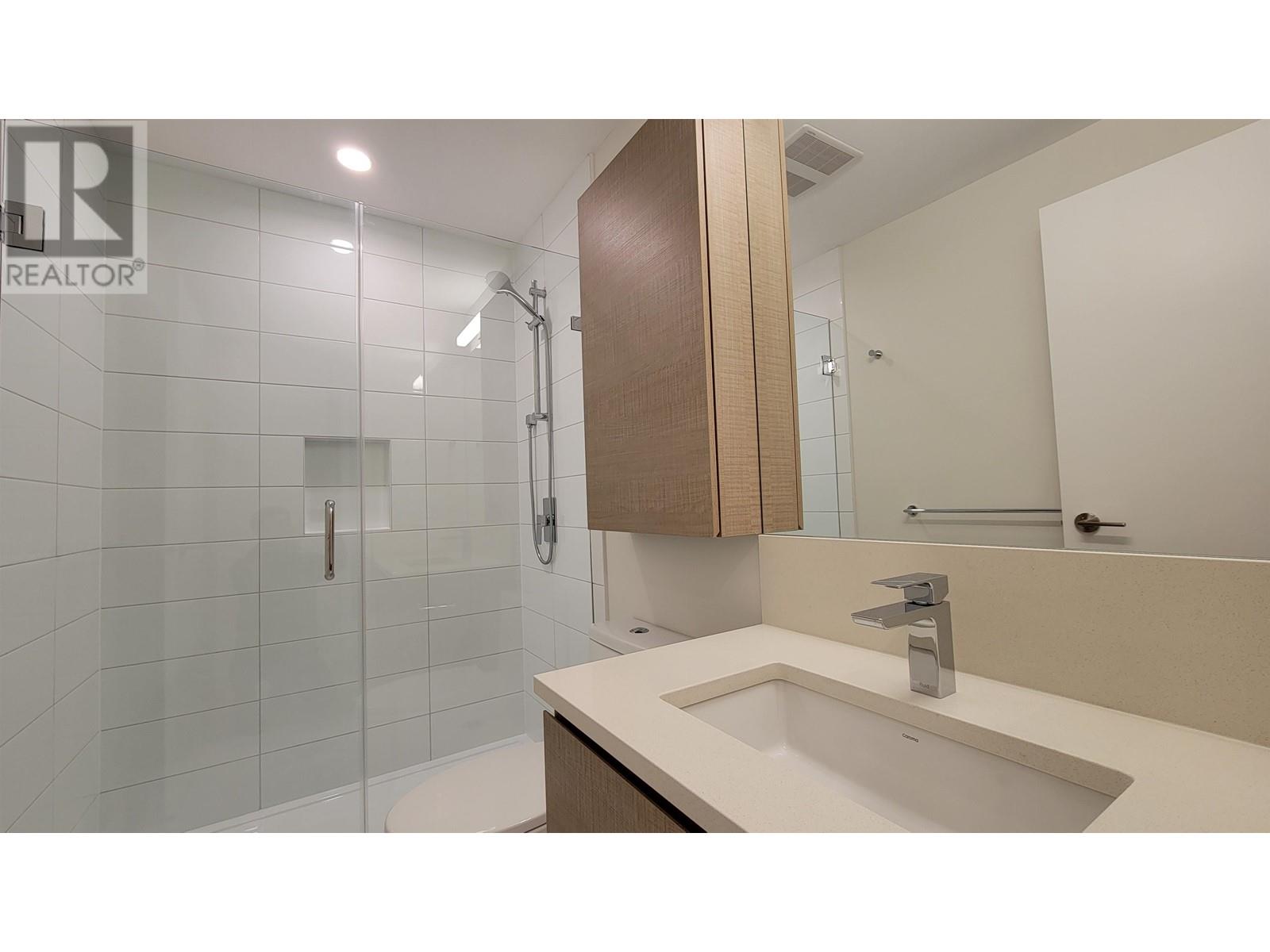 Listing Picture 31 of 40 : 4005 4168 LOUGHEED HIGHWAY, Burnaby / 本拿比 - 魯藝地產 Yvonne Lu Group - MLS Medallion Club Member