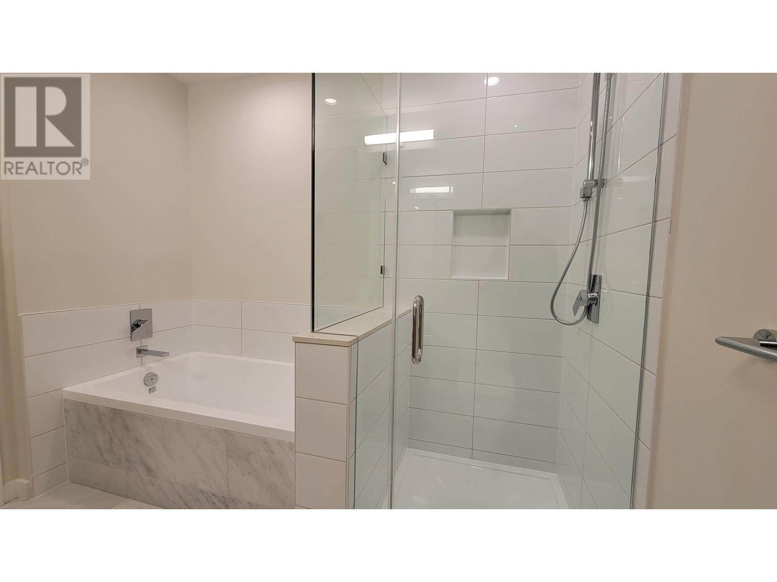 Listing Picture 27 of 40 : 4005 4168 LOUGHEED HIGHWAY, Burnaby / 本拿比 - 魯藝地產 Yvonne Lu Group - MLS Medallion Club Member