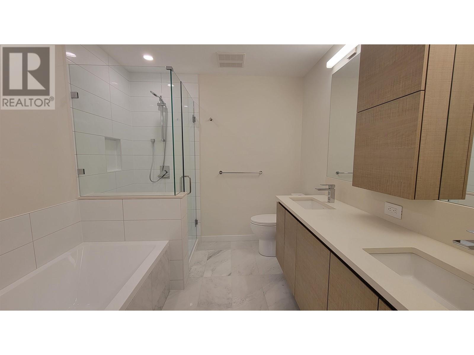 Listing Picture 25 of 40 : 4005 4168 LOUGHEED HIGHWAY, Burnaby / 本拿比 - 魯藝地產 Yvonne Lu Group - MLS Medallion Club Member