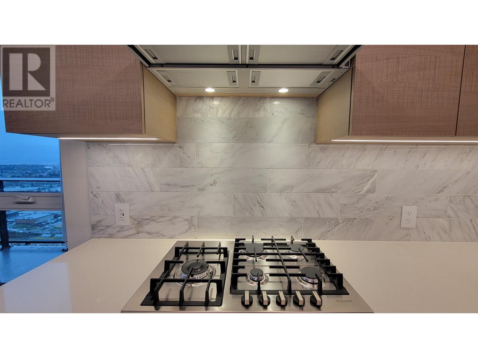 Listing Picture 14 of 40 : 4005 4168 LOUGHEED HIGHWAY, Burnaby / 本拿比 - 魯藝地產 Yvonne Lu Group - MLS Medallion Club Member