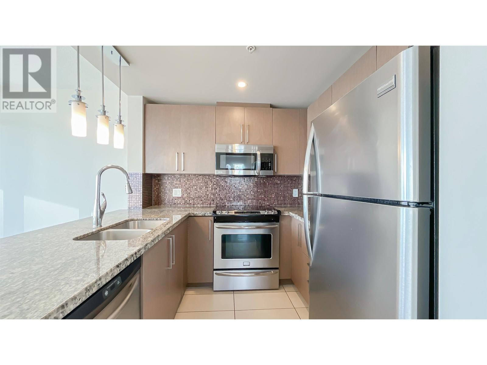 3202 888 Carnarvon Street, New Westminster, British Columbia  V3M 0C6 - Photo 4 - R2957053