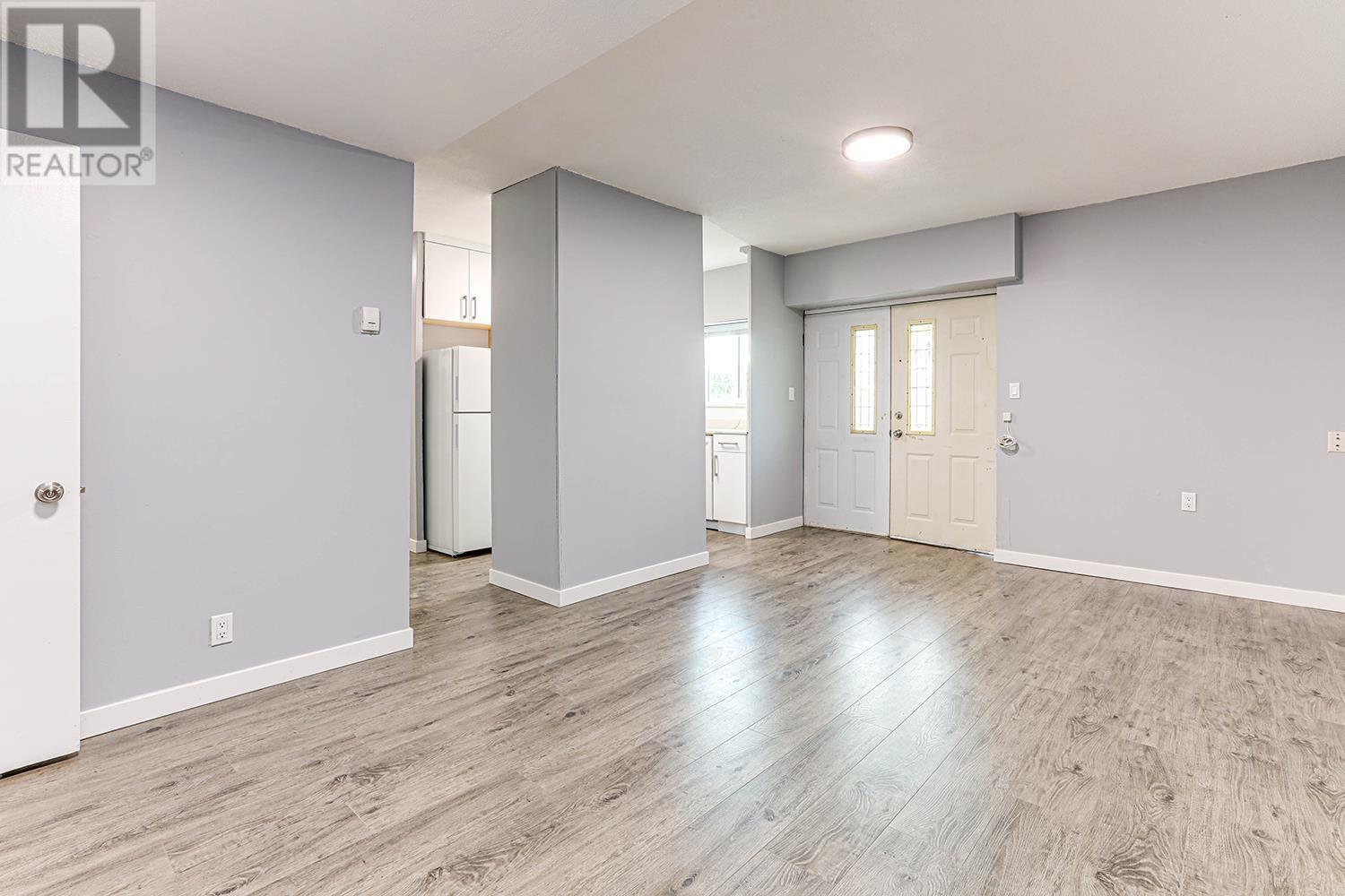 Rear 811 Duthie Avenue, Burnaby, British Columbia  V5B 4P8 - Photo 2 - R2957057