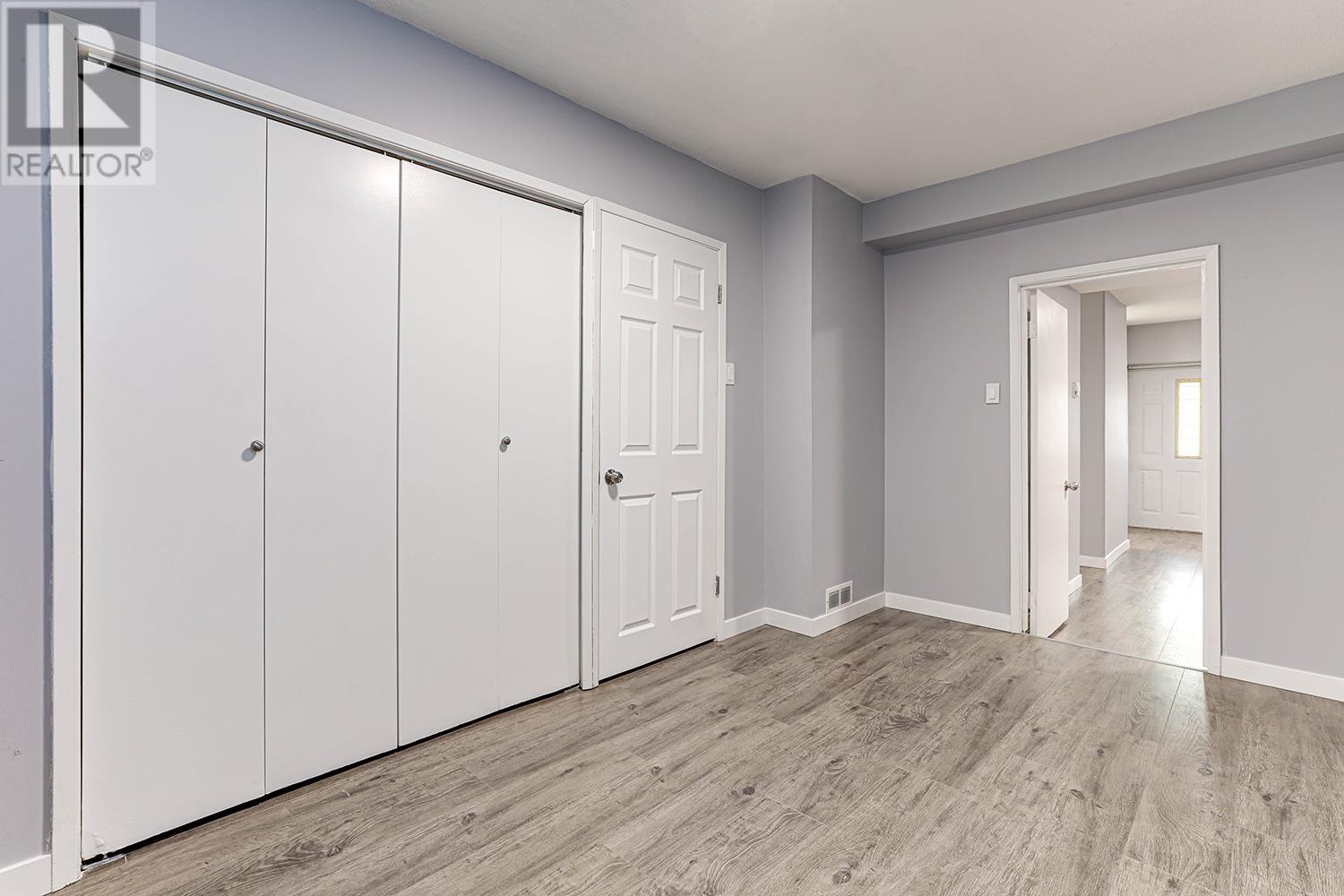 Rear 811 Duthie Avenue, Burnaby, British Columbia  V5B 4P8 - Photo 4 - R2957057