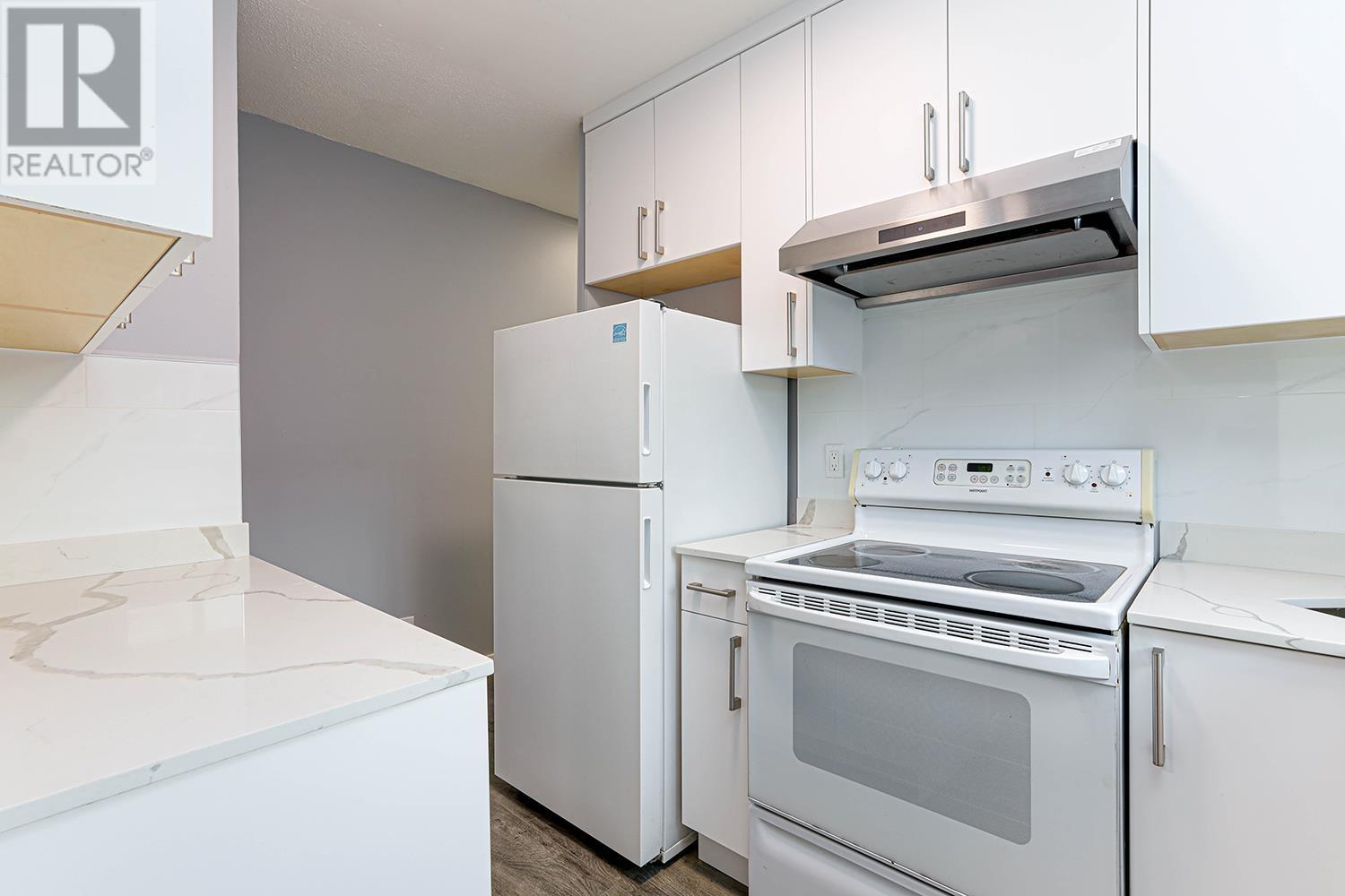 Rear 811 Duthie Avenue, Burnaby, British Columbia  V5B 4P8 - Photo 6 - R2957057