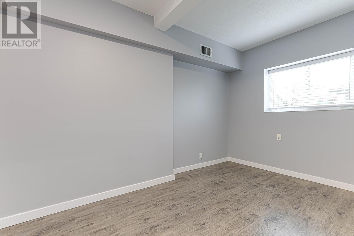 Rear 811 Duthie Avenue, Burnaby, British Columbia  V5B 4P8 - Photo 9 - R2957057