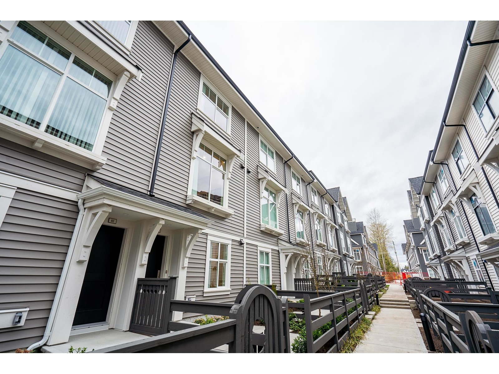 Property at 81 14151 58A AVENUE image 3