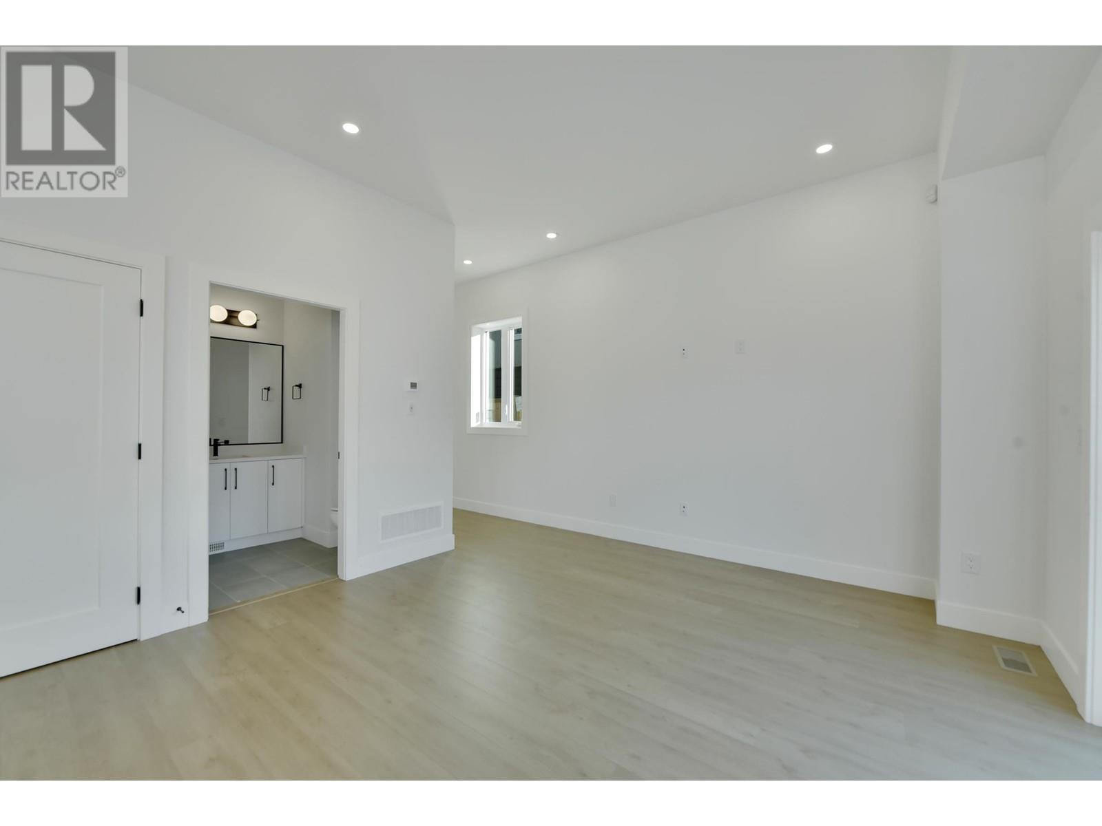 2 1436 E 1st Avenue, Vancouver, British Columbia  V5N 1A3 - Photo 4 - R2955762