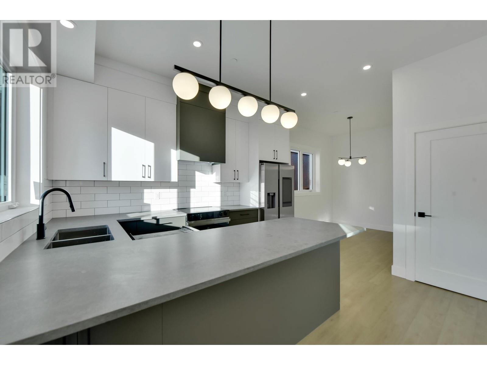 2 1436 E 1st Avenue, Vancouver, British Columbia  V5N 1A3 - Photo 5 - R2955762