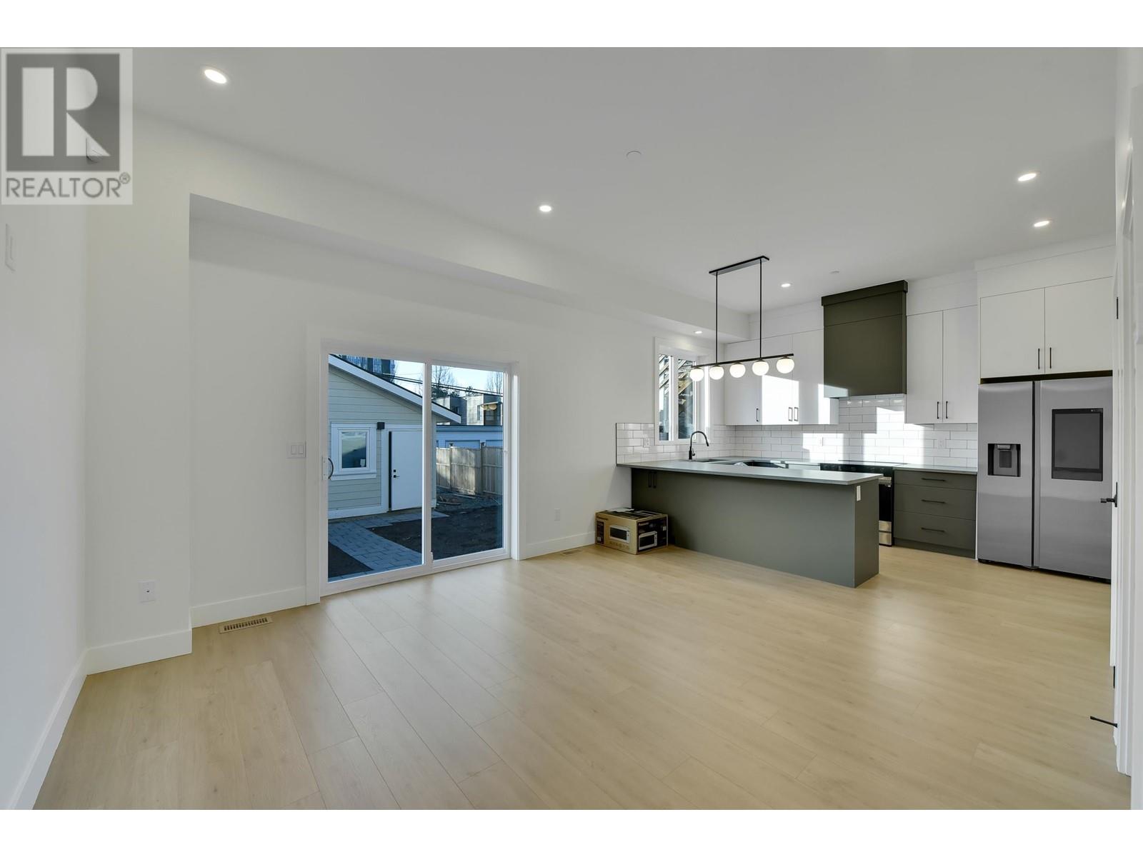 2 1436 E 1st Avenue, Vancouver, British Columbia  V5N 1A3 - Photo 1 - R2955762