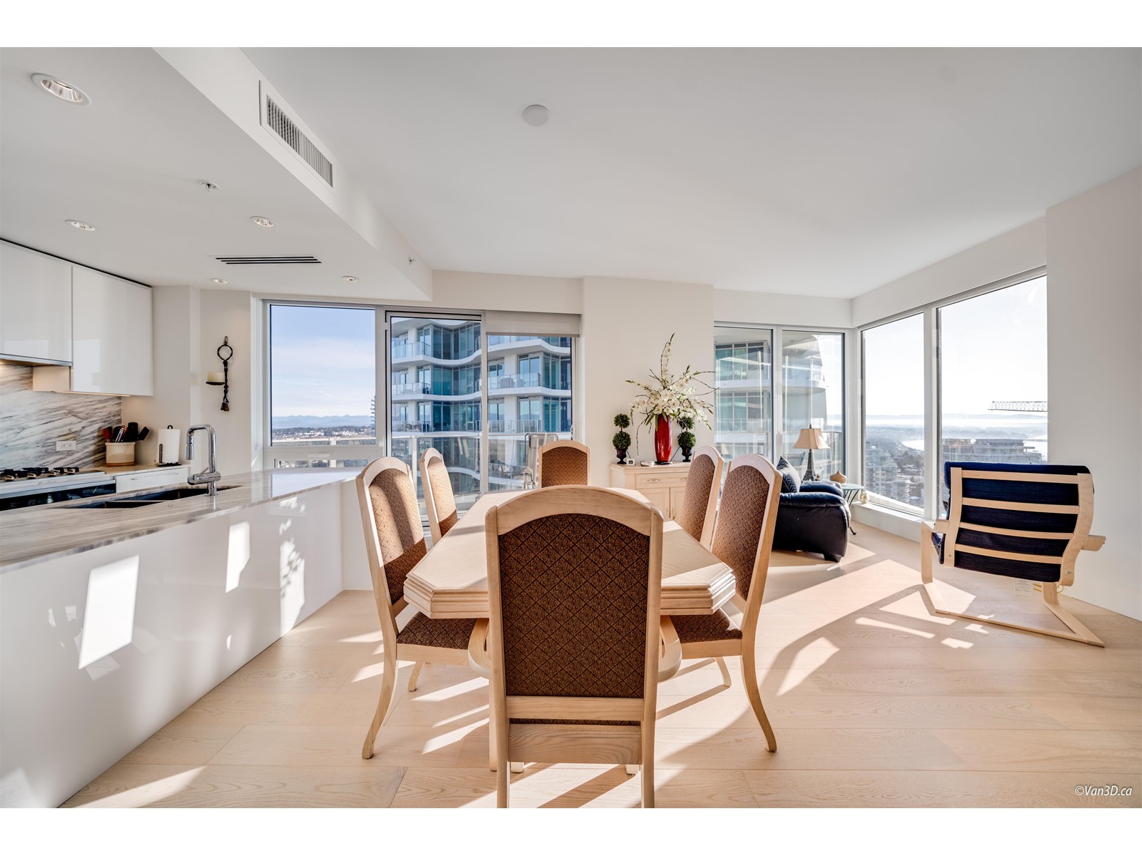 Property at 2203 1500 MARTIN STREET image 3