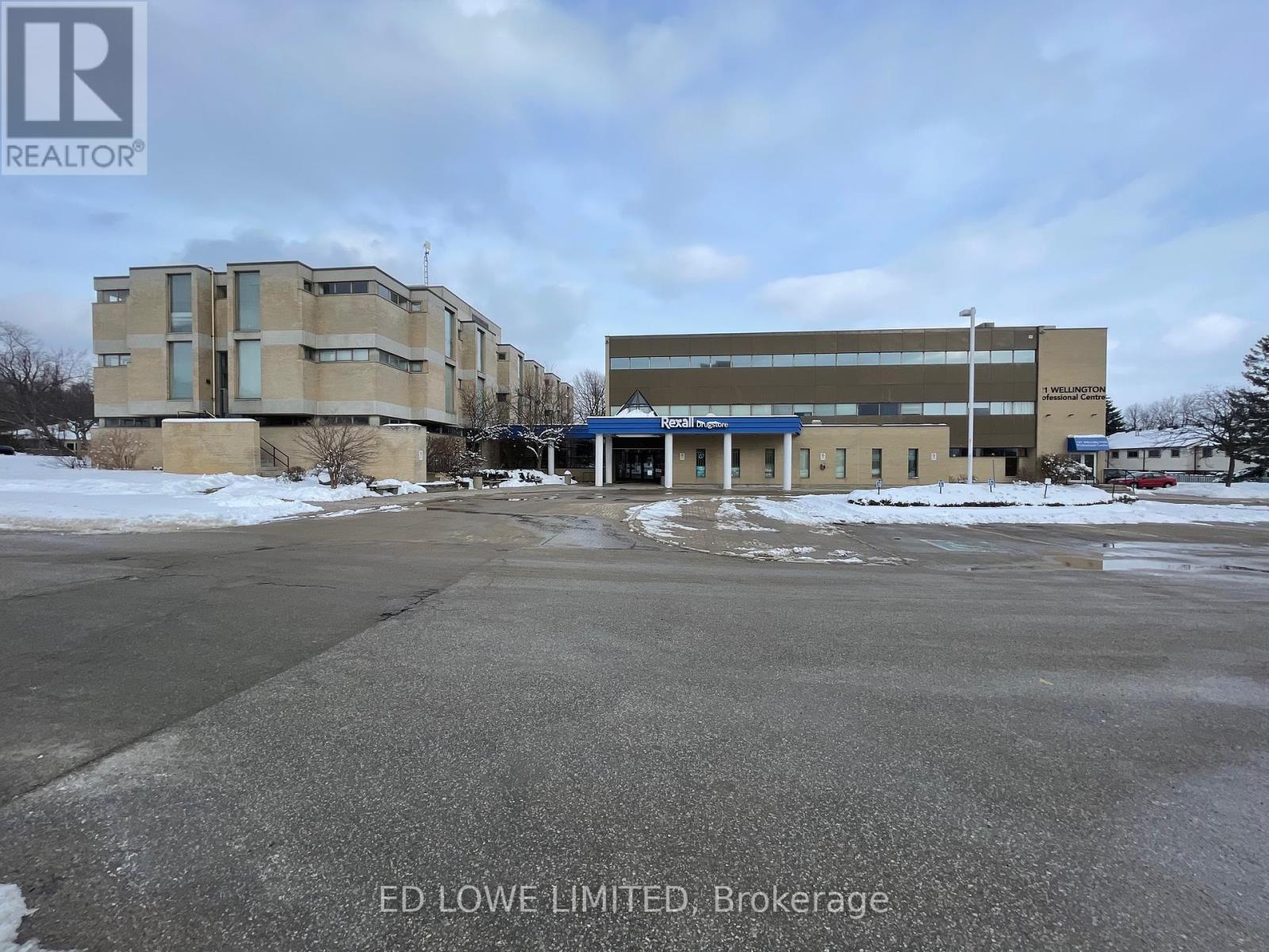 212&214 - 121 WELLINGTON STREET W, Barrie, Ontario