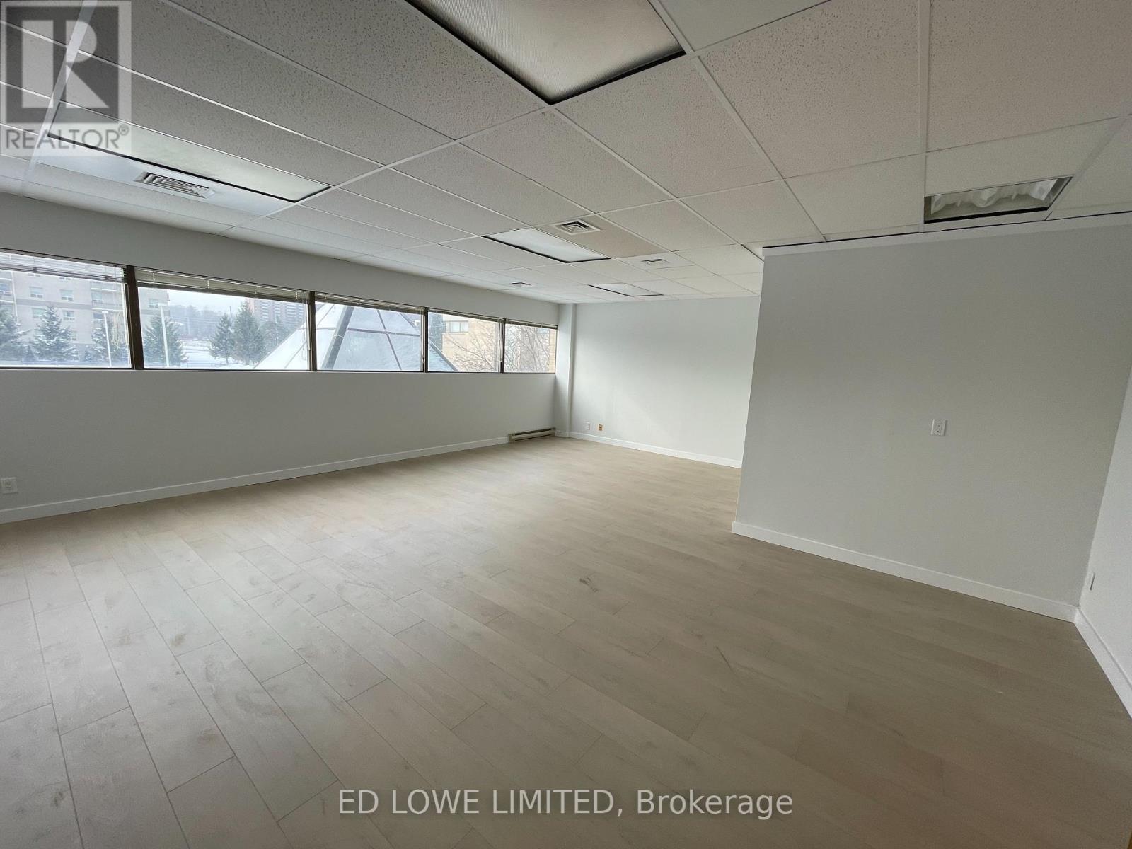 212&214 - 121 Wellington Street W, Barrie, Ontario  L4N 1L2 - Photo 2 - S7391302