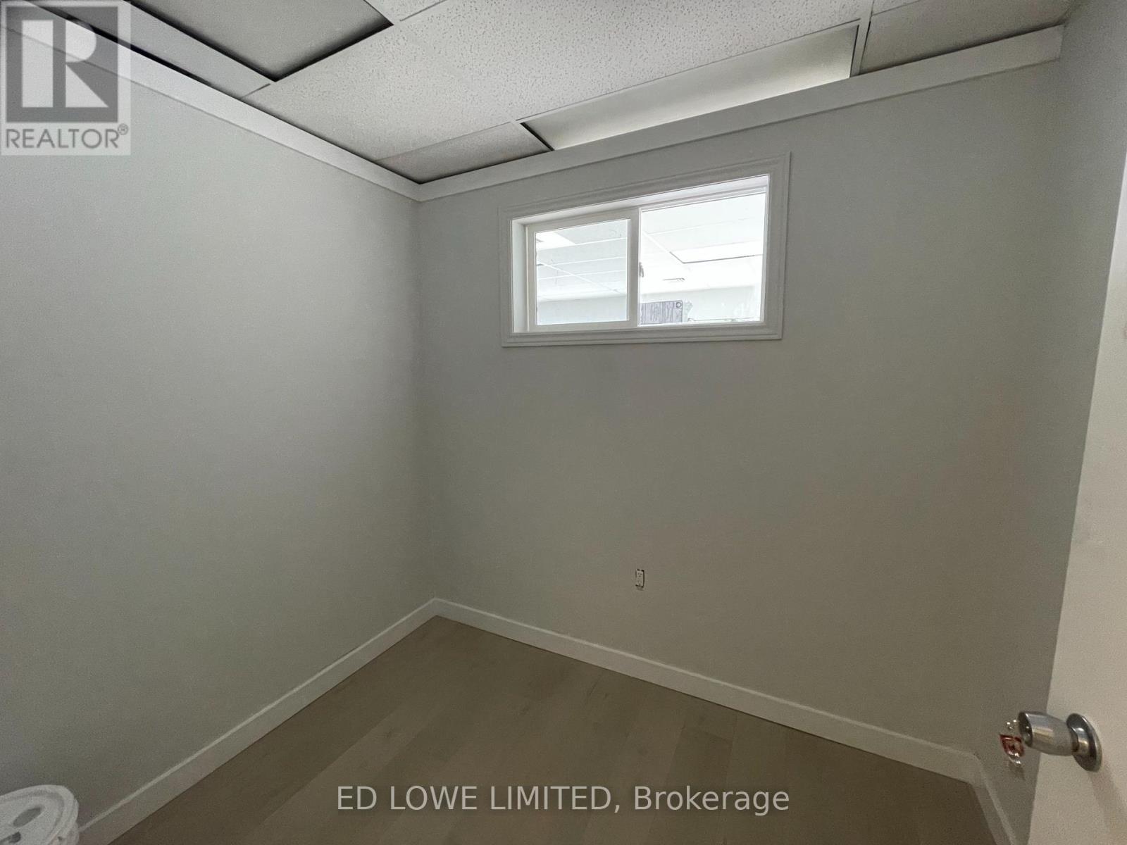 212&214 - 121 Wellington Street W, Barrie, Ontario  L4N 1L2 - Photo 3 - S7391302