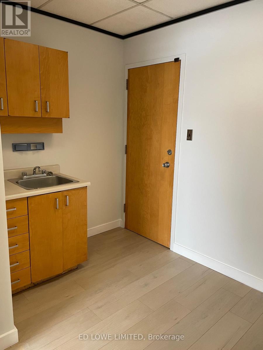 212&214 - 121 Wellington Street W, Barrie, Ontario  L4N 1L2 - Photo 6 - S7391302