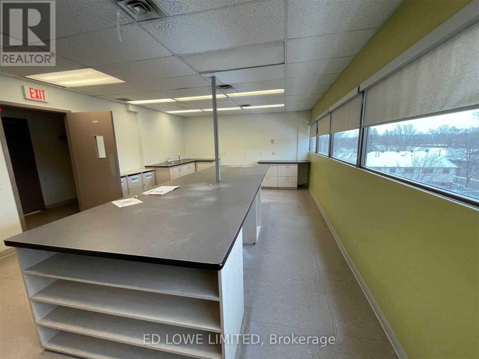 Property at 320 - 121 WELLINGTON STREET W image 3