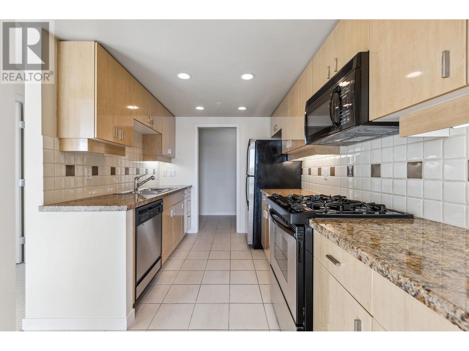 Listing Picture 17 of 33 : 2307 1033 MARINASIDE CRESCENT, Vancouver / 溫哥華 - 魯藝地產 Yvonne Lu Group - MLS Medallion Club Member