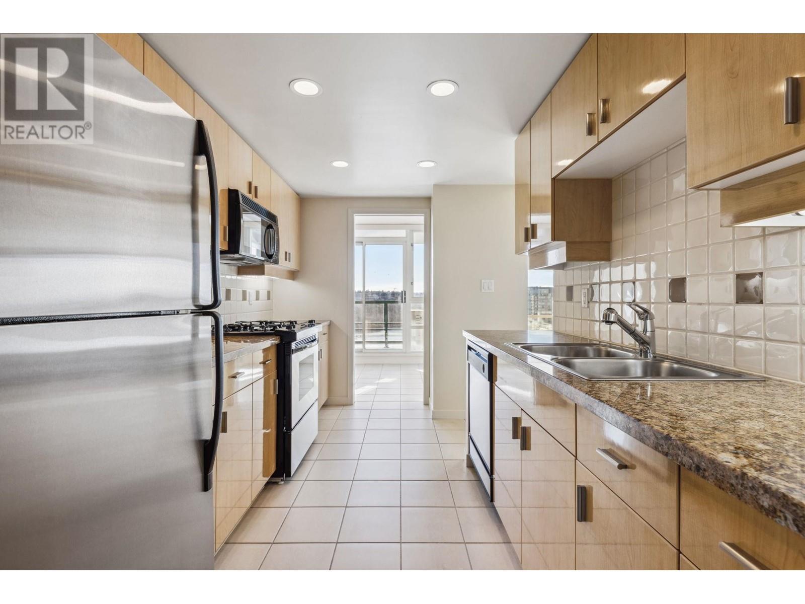 Listing Picture 18 of 33 : 2307 1033 MARINASIDE CRESCENT, Vancouver / 溫哥華 - 魯藝地產 Yvonne Lu Group - MLS Medallion Club Member