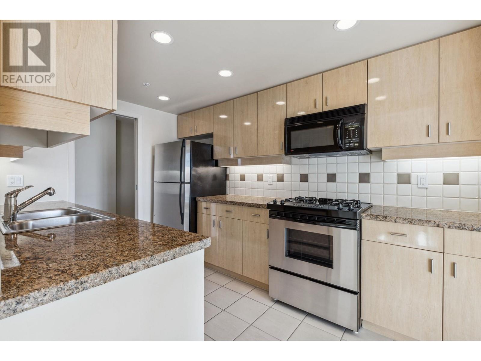 Listing Picture 19 of 33 : 2307 1033 MARINASIDE CRESCENT, Vancouver / 溫哥華 - 魯藝地產 Yvonne Lu Group - MLS Medallion Club Member