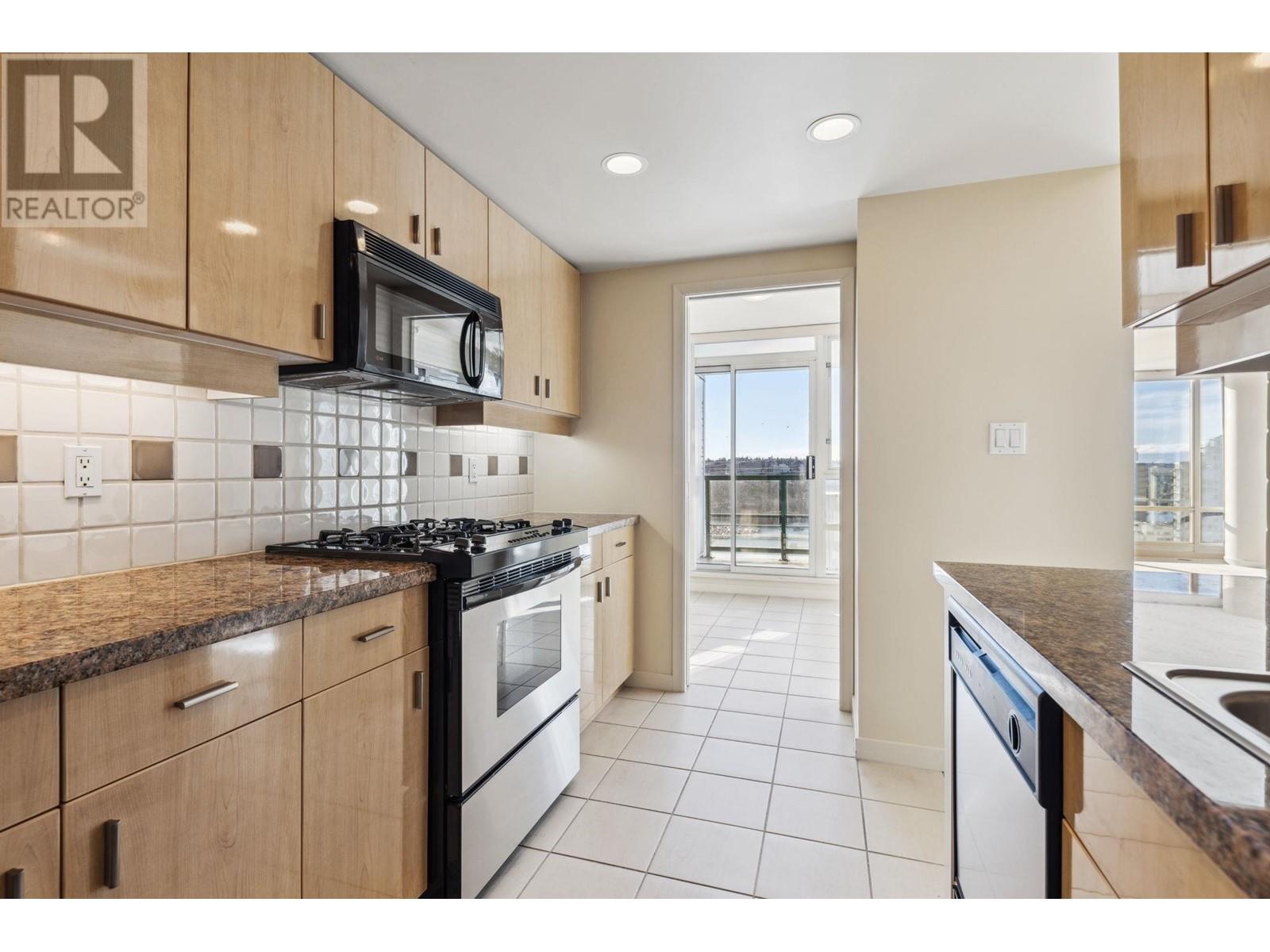 Listing Picture 20 of 33 : 2307 1033 MARINASIDE CRESCENT, Vancouver / 溫哥華 - 魯藝地產 Yvonne Lu Group - MLS Medallion Club Member