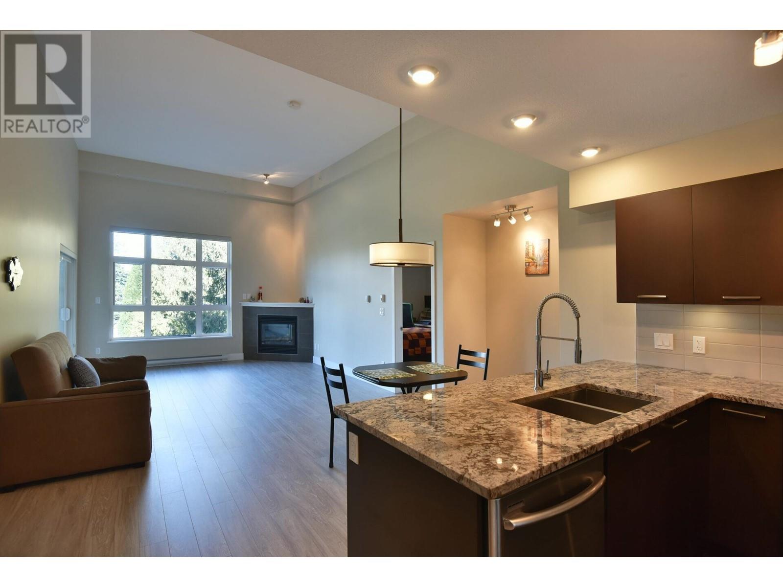309 5682 Wharf Avenue, Sechelt, British Columbia  V7Z 0J3 - Photo 1 - R2957145